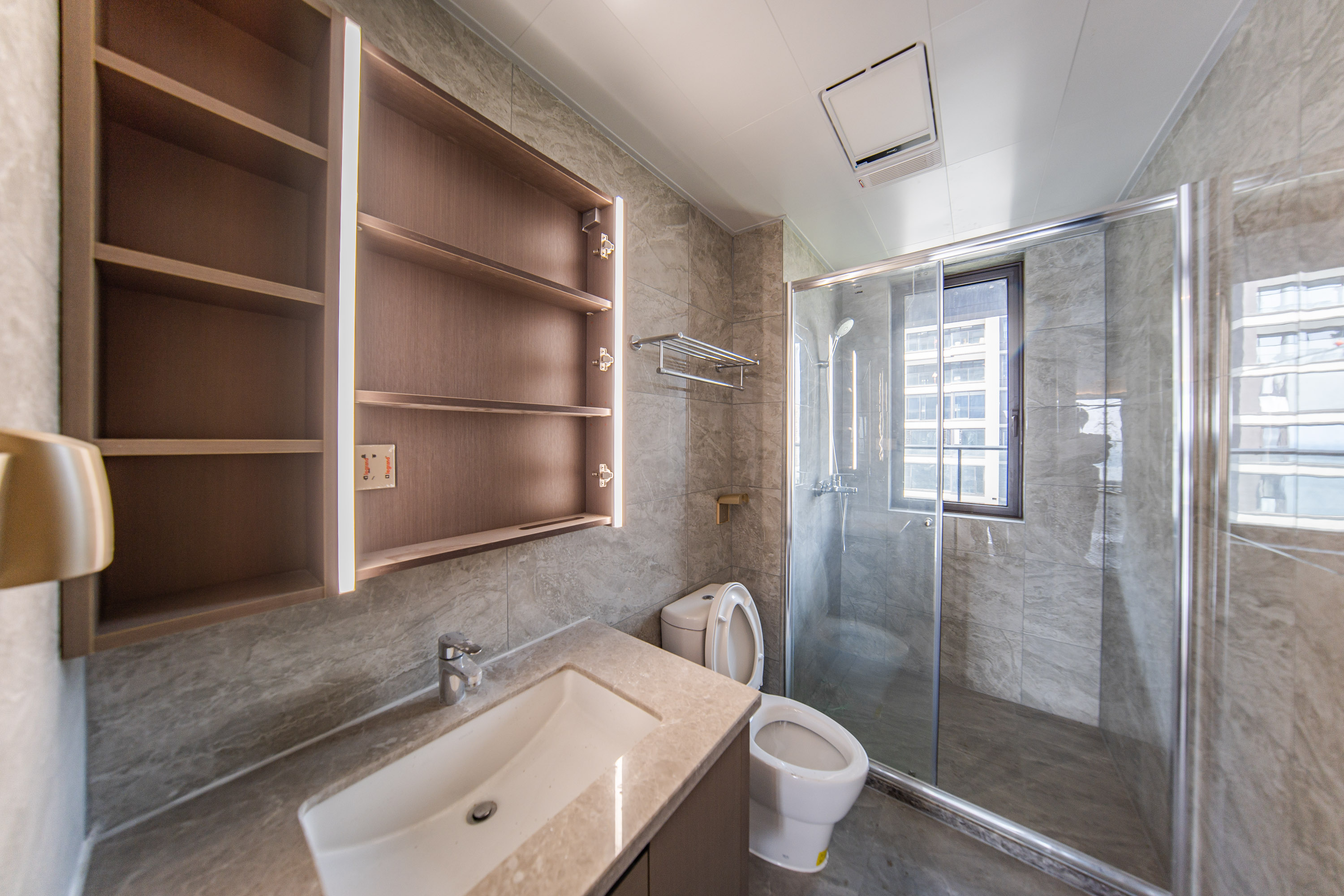 建發(fā)電建江山悅  4室2廳3衛(wèi)    440.0萬衛(wèi)生間