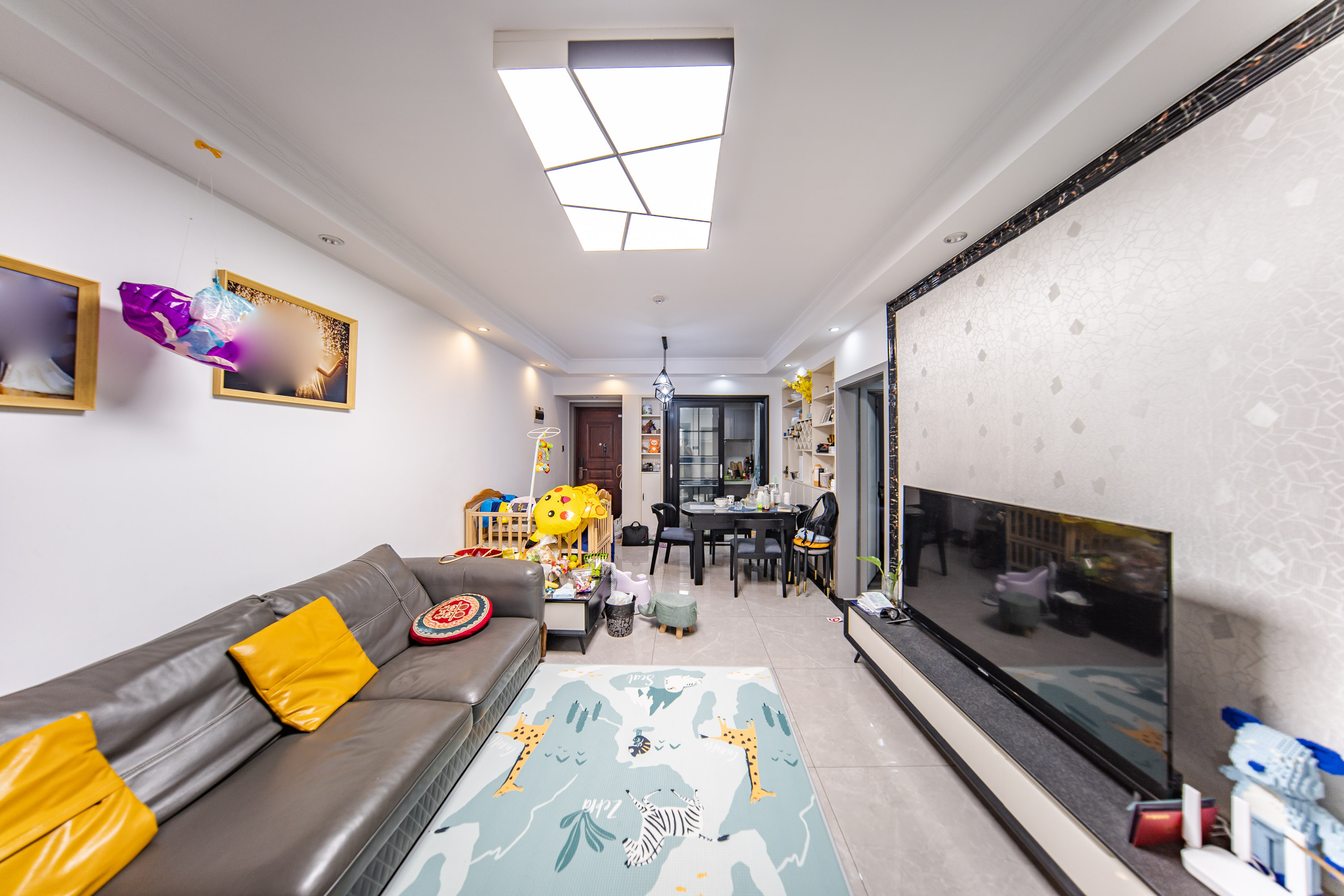 合能洋湖公馆  3室2厅2卫    102.0万客厅