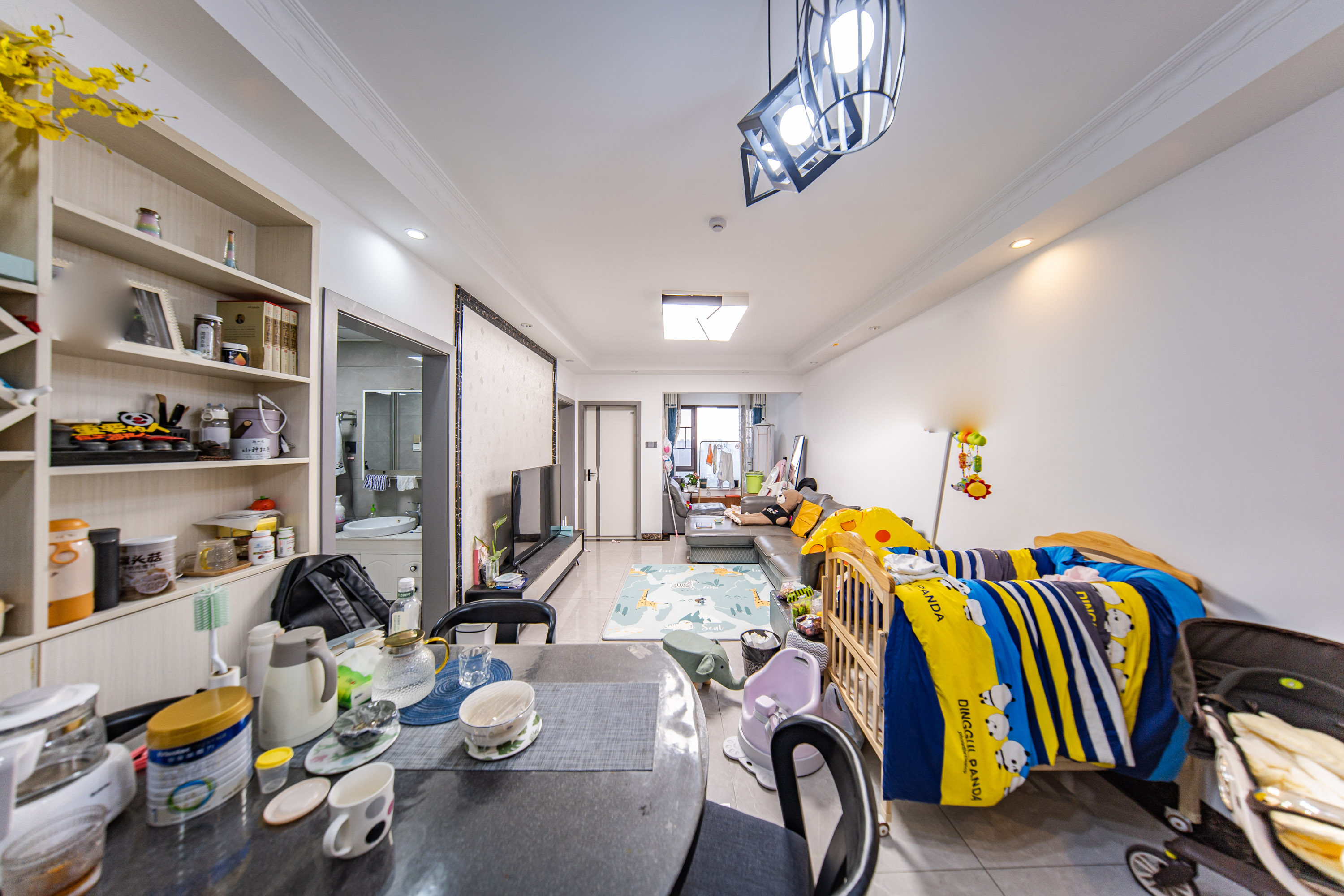 合能洋湖公馆  3室2厅2卫    102.0万客厅