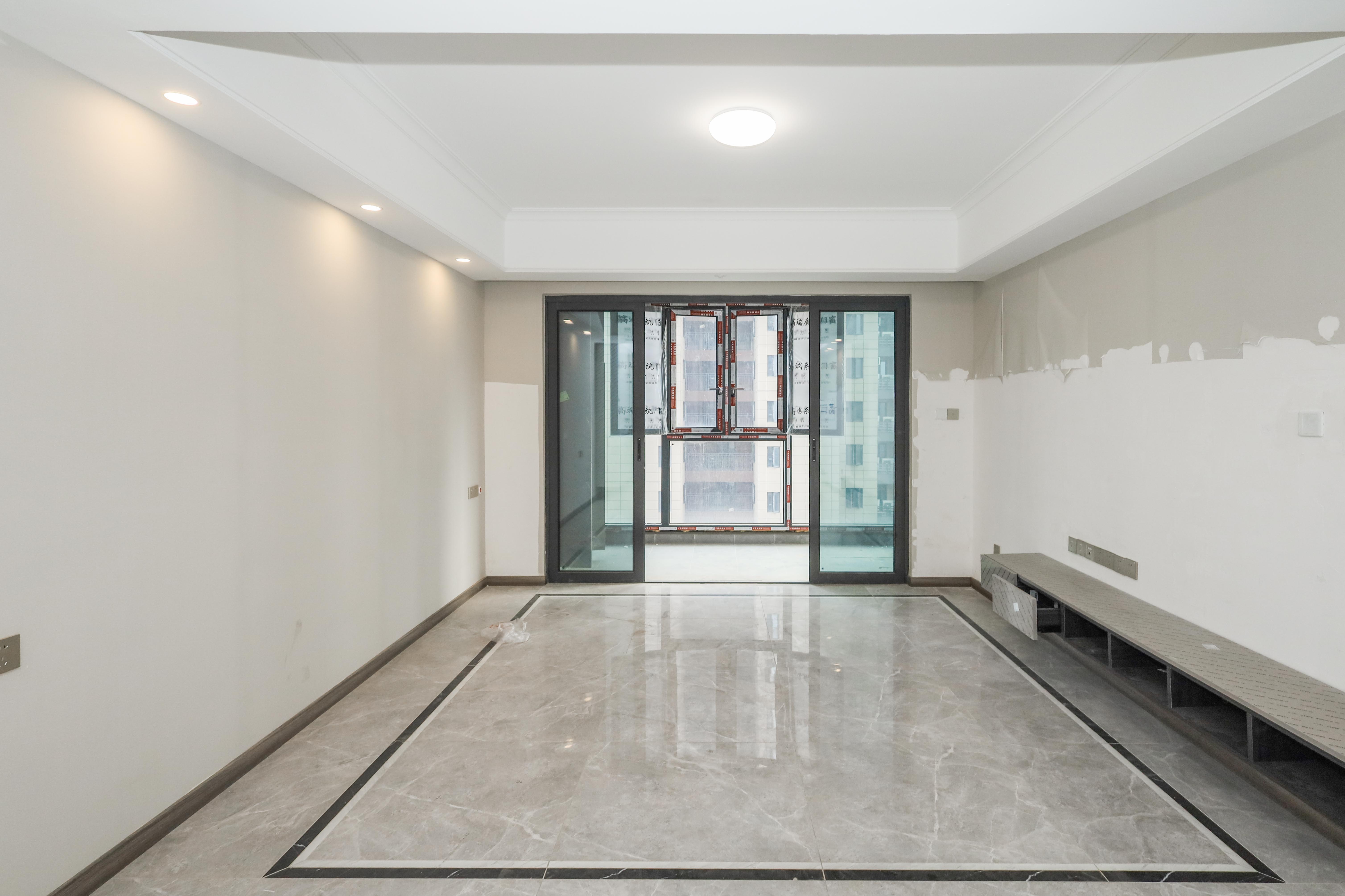 梦想新天地  3室2厅2卫    150.0万客厅