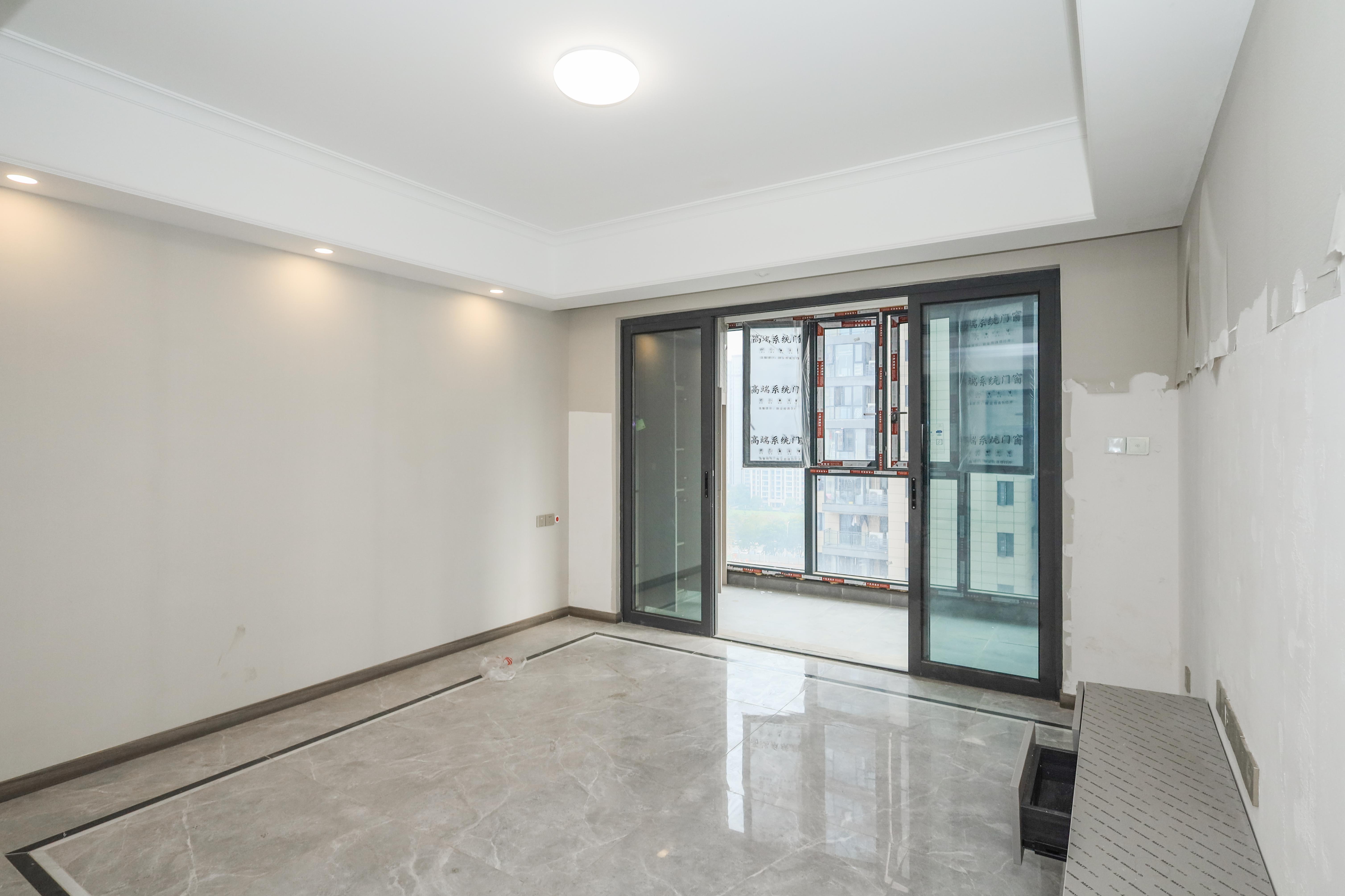 梦想新天地  3室2厅2卫    150.0万客厅