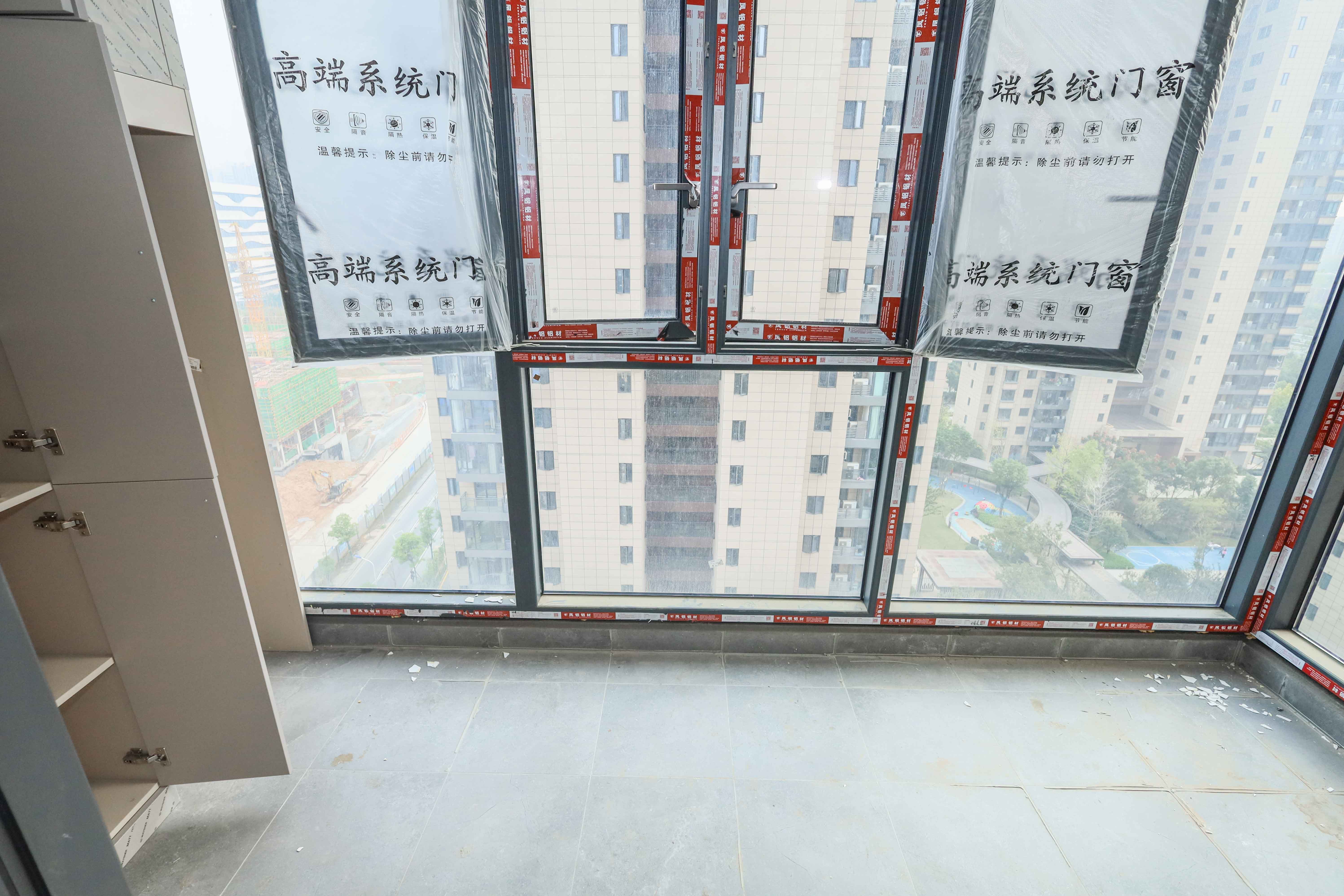 梦想新天地  3室2厅2卫    150.0万阳台