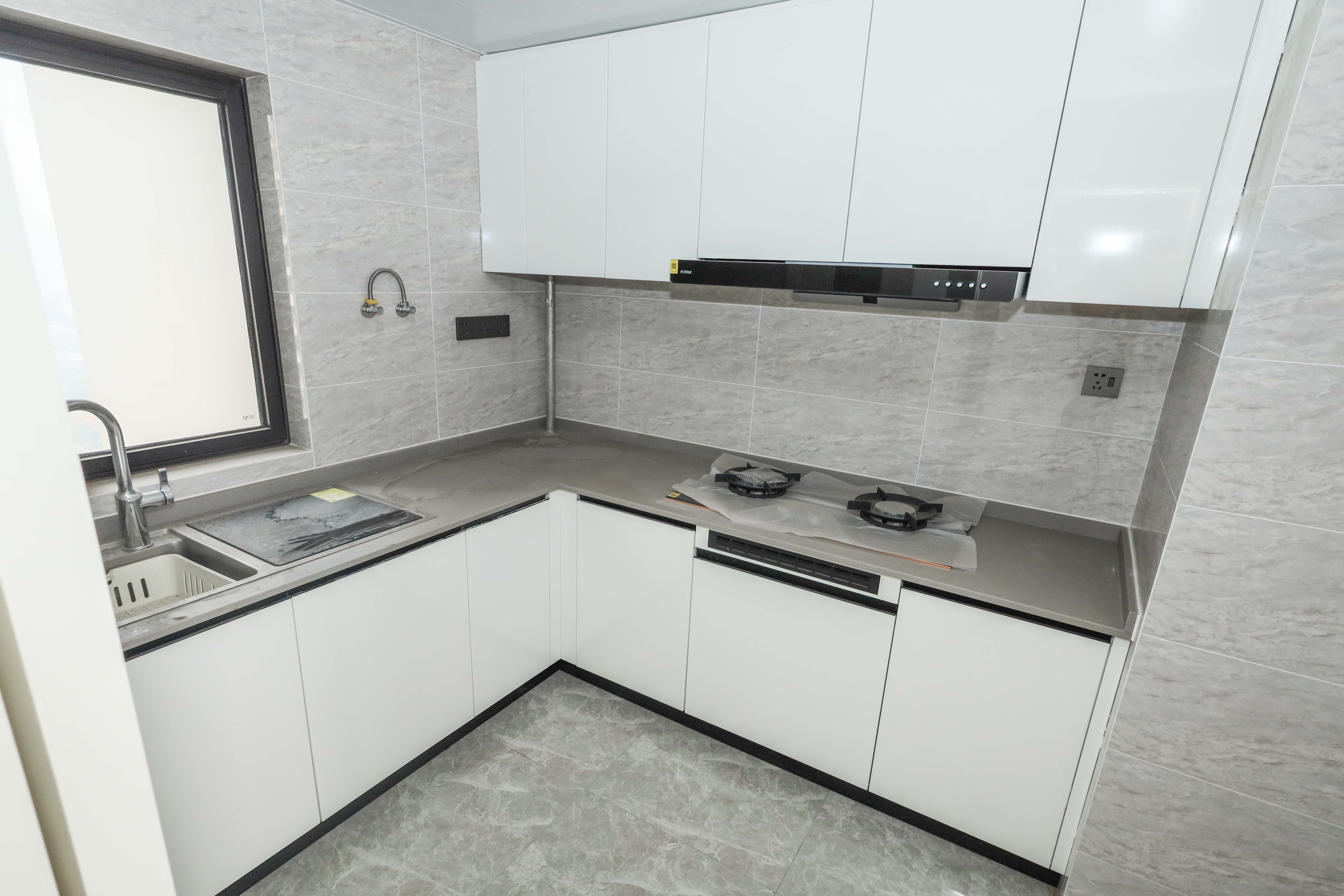 万科金色梦想C区  4室2厅2卫    200.0万厨房