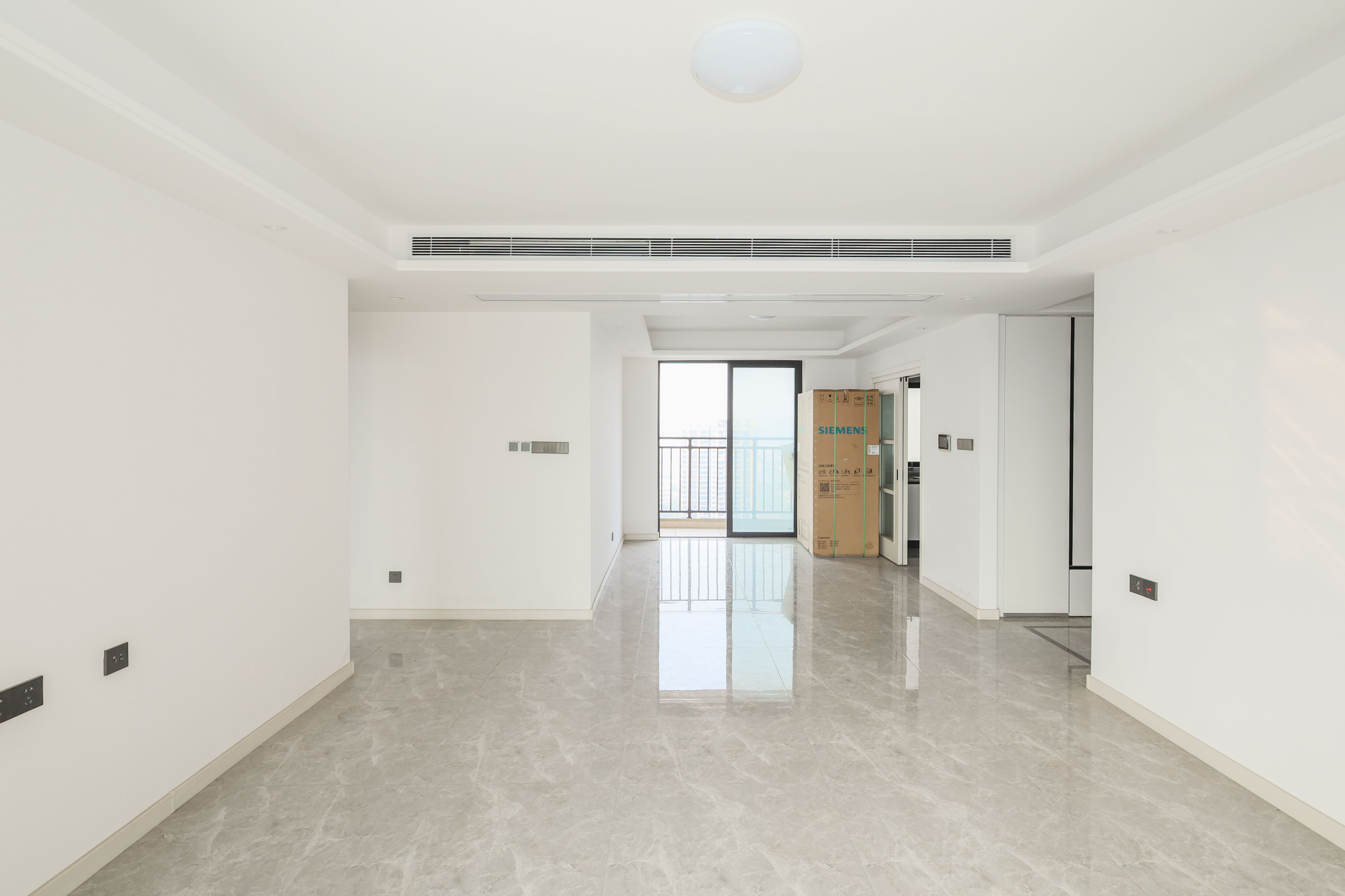 万科金色梦想C区  4室2厅2卫    200.0万客厅