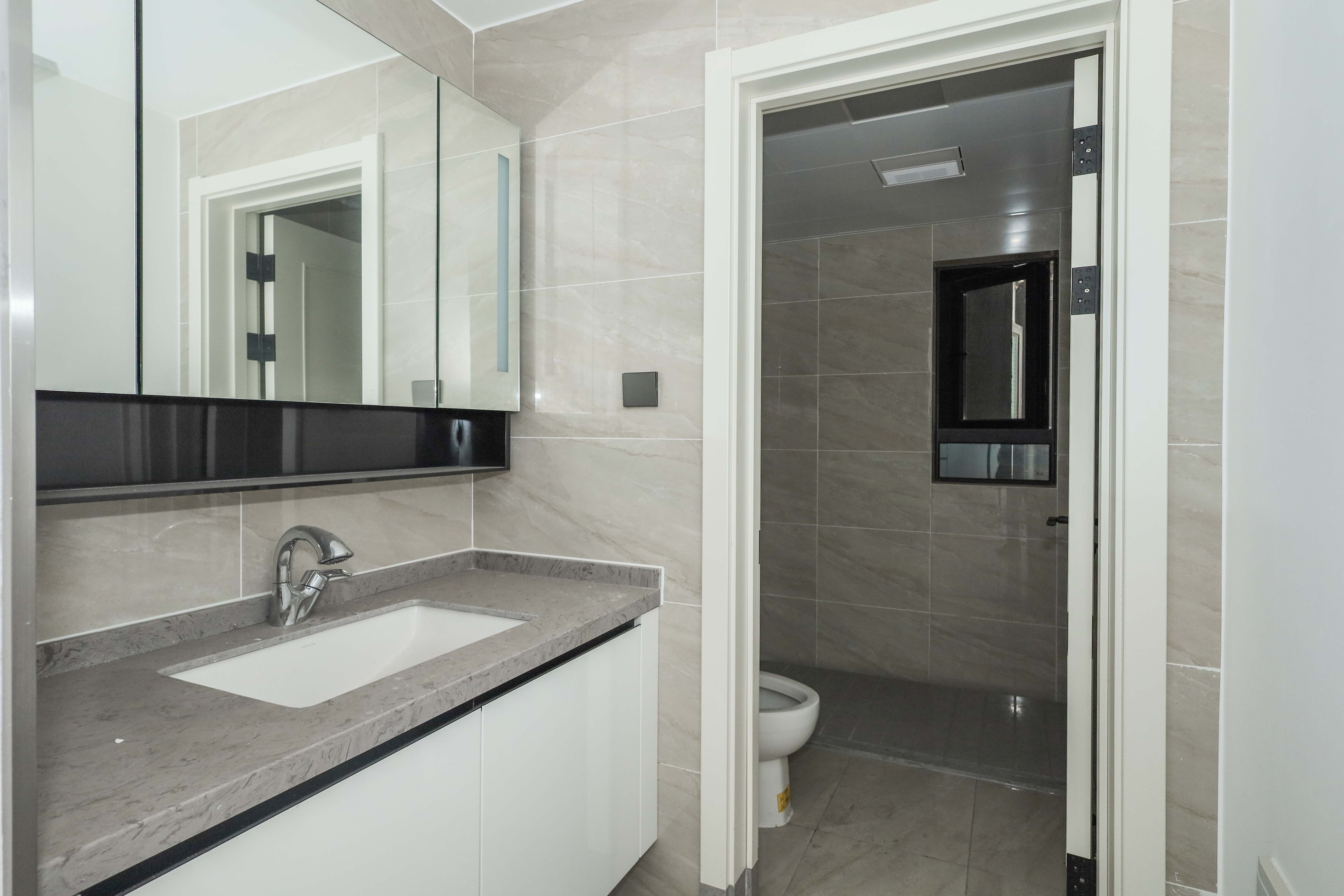 万科金色梦想C区  4室2厅2卫    200.0万卫生间