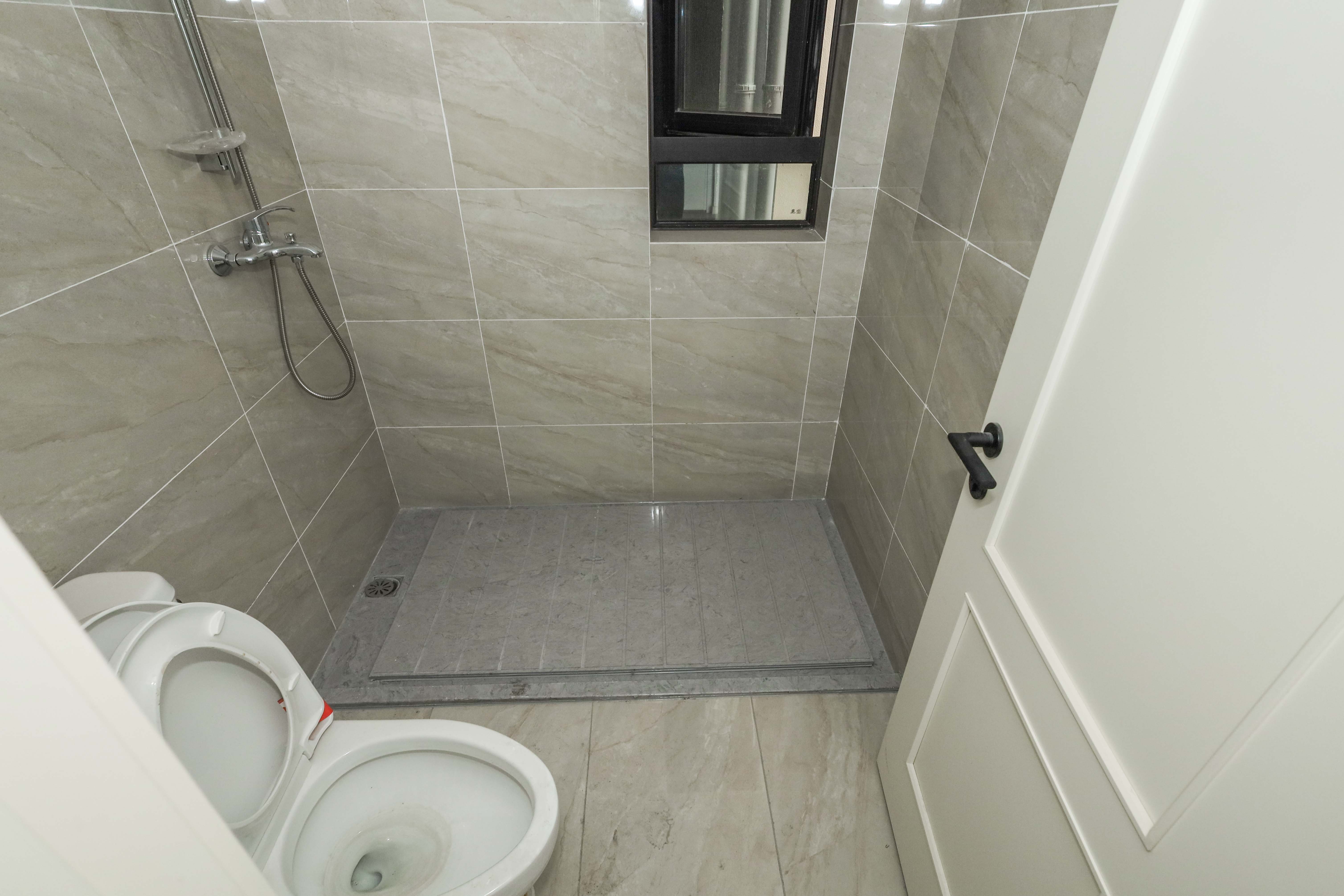 万科金色梦想C区  4室2厅2卫    200.0万卫生间