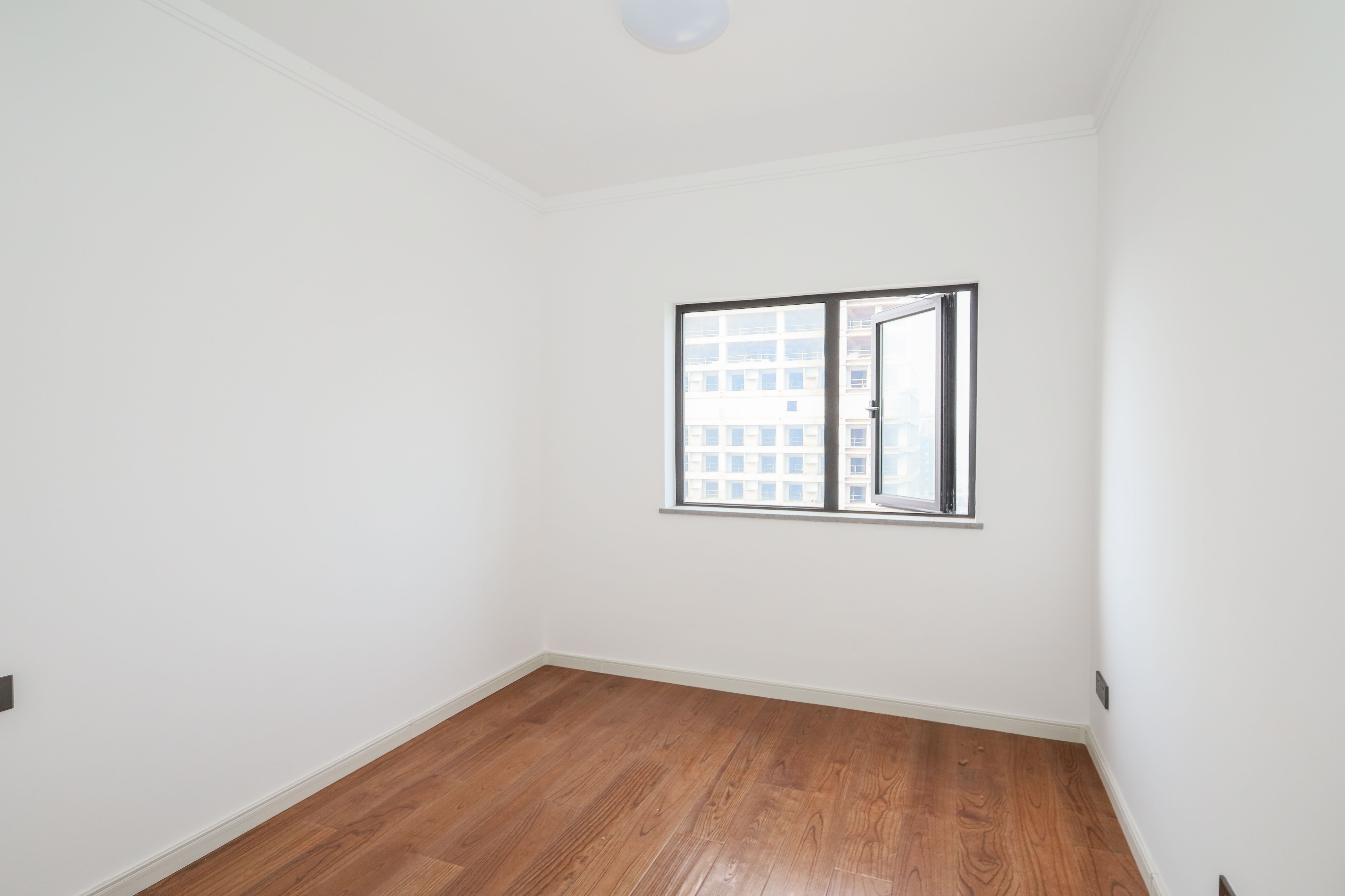 万科金色梦想C区  4室2厅2卫    200.0万卧室