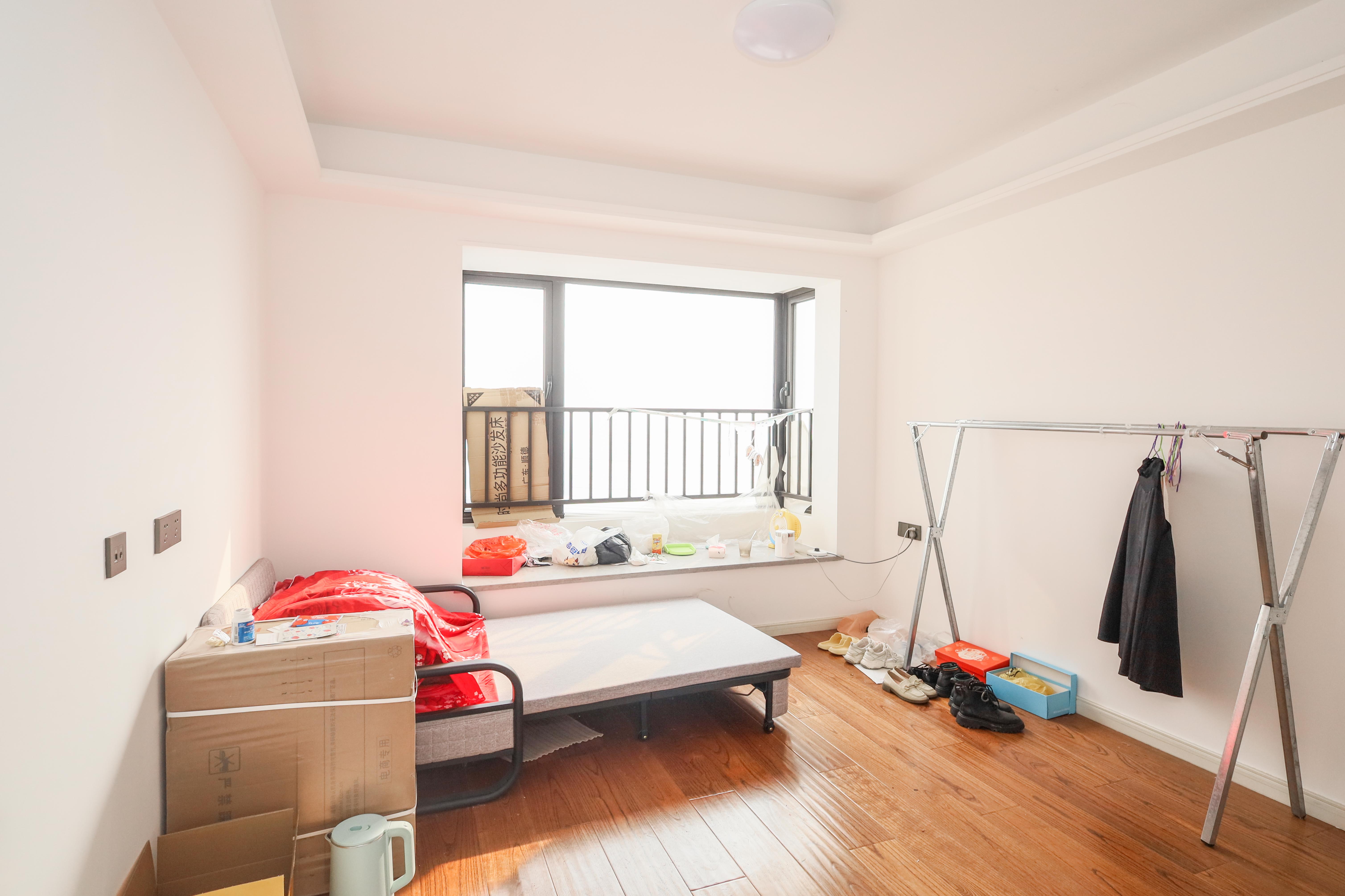 万科金色梦想C区  4室2厅2卫    200.0万卧室