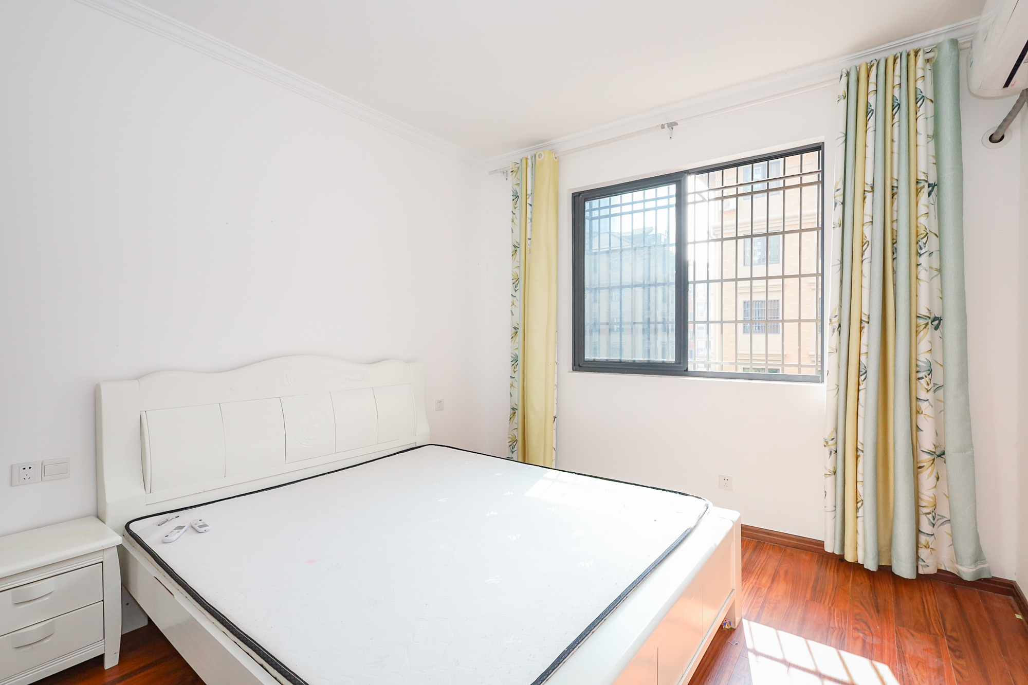 澳海澜庭 3室1厅1卫 76.00万 澳海澜庭 3室1厅1卫 76.00万卧室