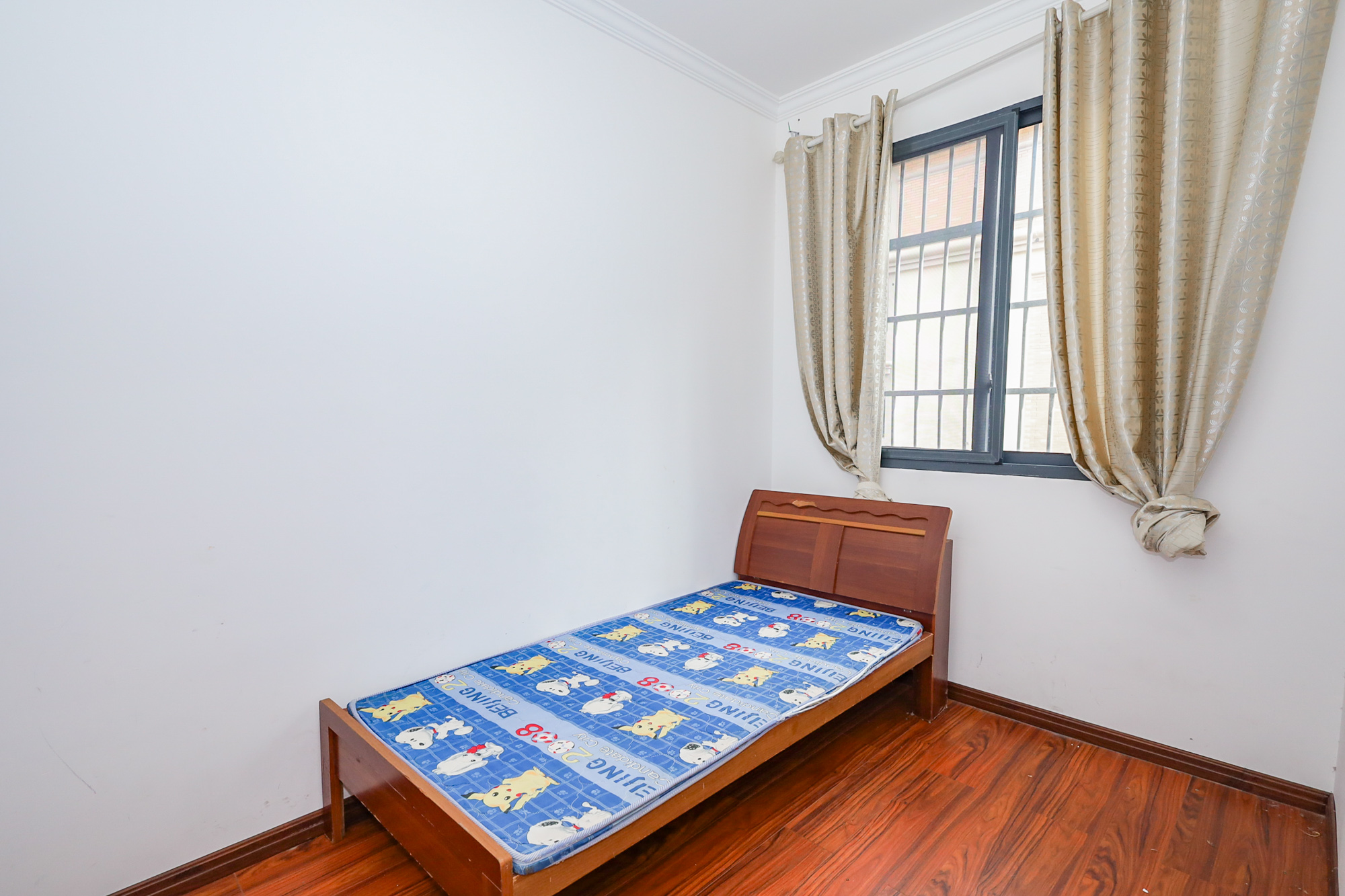 澳海澜庭 3室1厅1卫 76.00万 澳海澜庭 3室1厅1卫 76.00万卧室