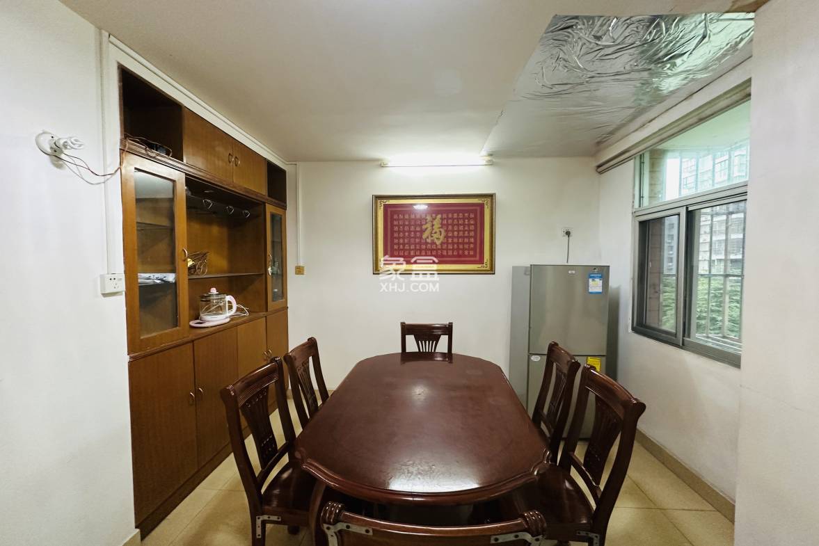 农垦机械厂宿舍  3室2厅1卫    138.0万 农垦机械厂宿舍  3室2厅1卫    138.0万客厅