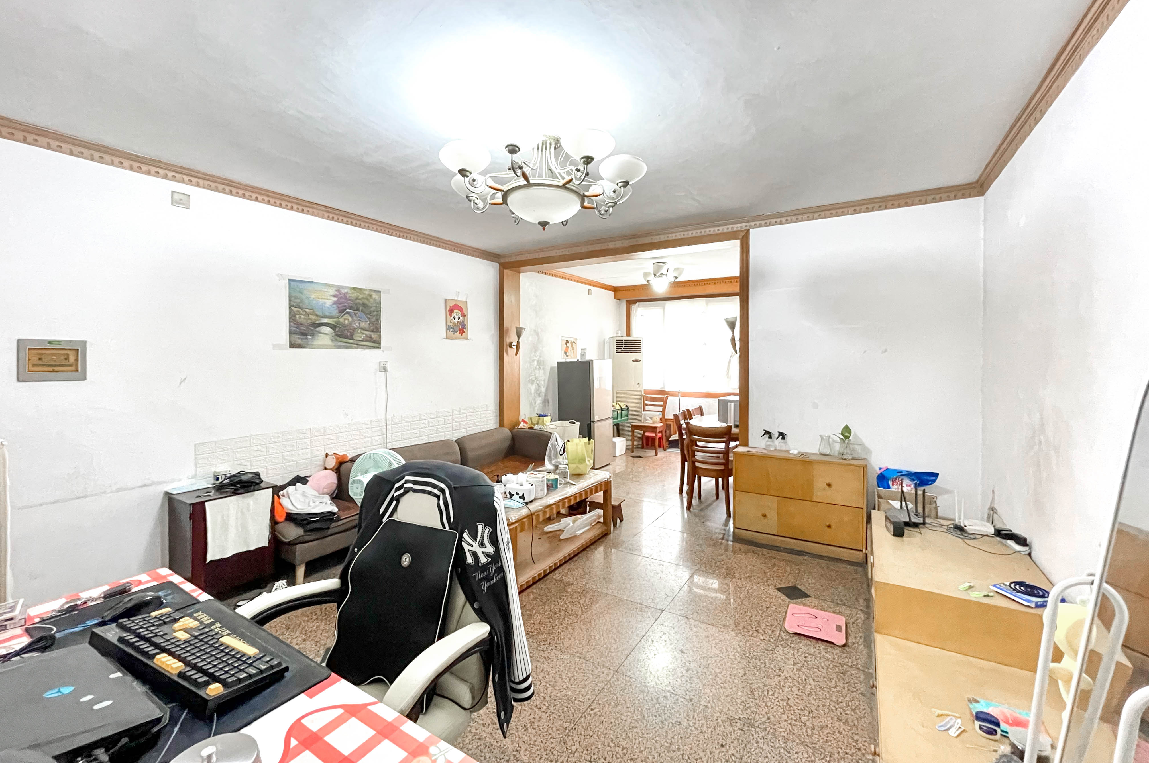 安塑宿舍  3室2厅1卫   72.80万客厅