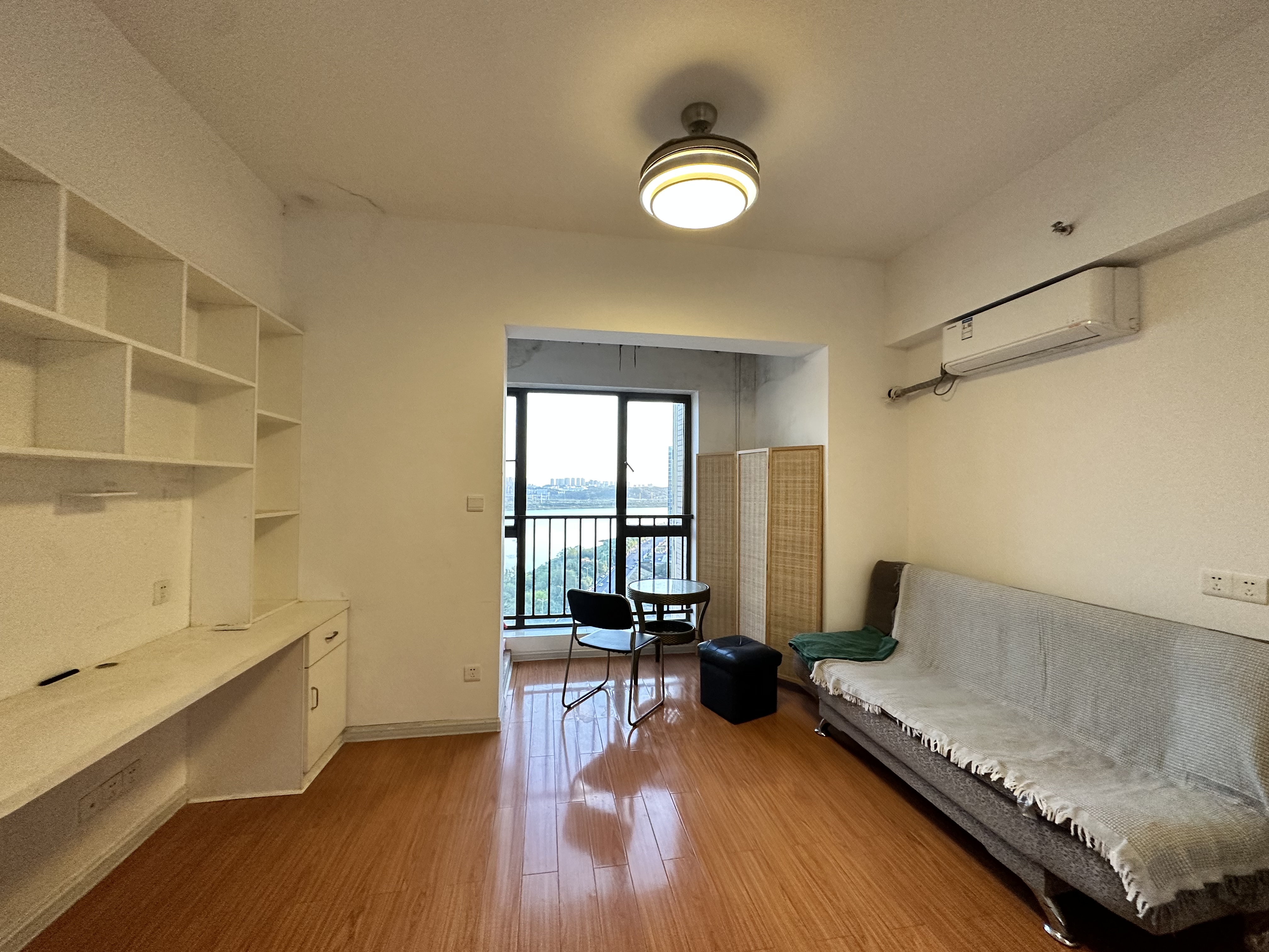 中泰财富湘江 1室1厅1卫 35.0万 中泰财富湘江 1室1厅1卫 35.0万室内图