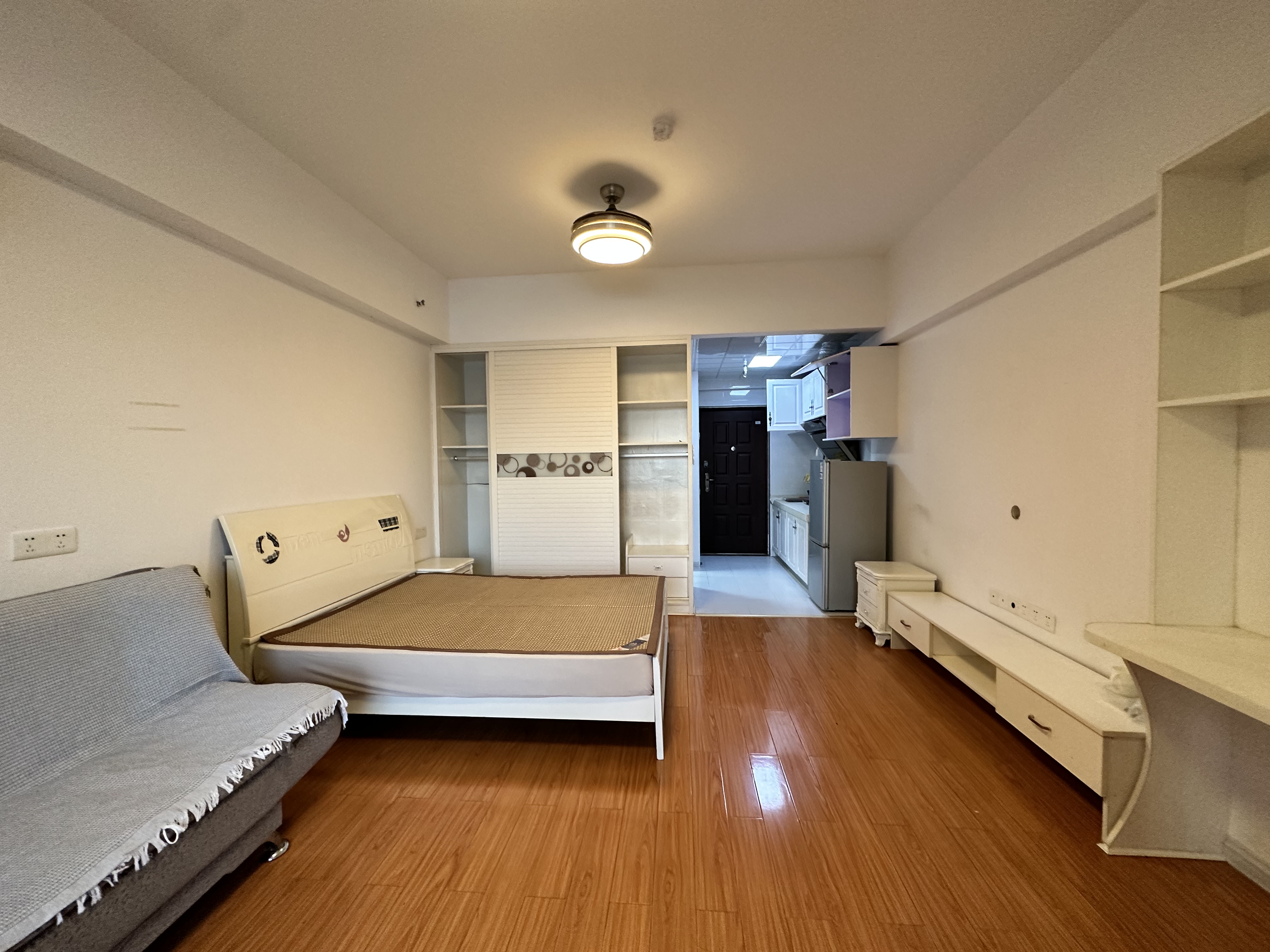 中泰财富湘江 1室1厅1卫 35.0万 中泰财富湘江 1室1厅1卫 35.0万室内图