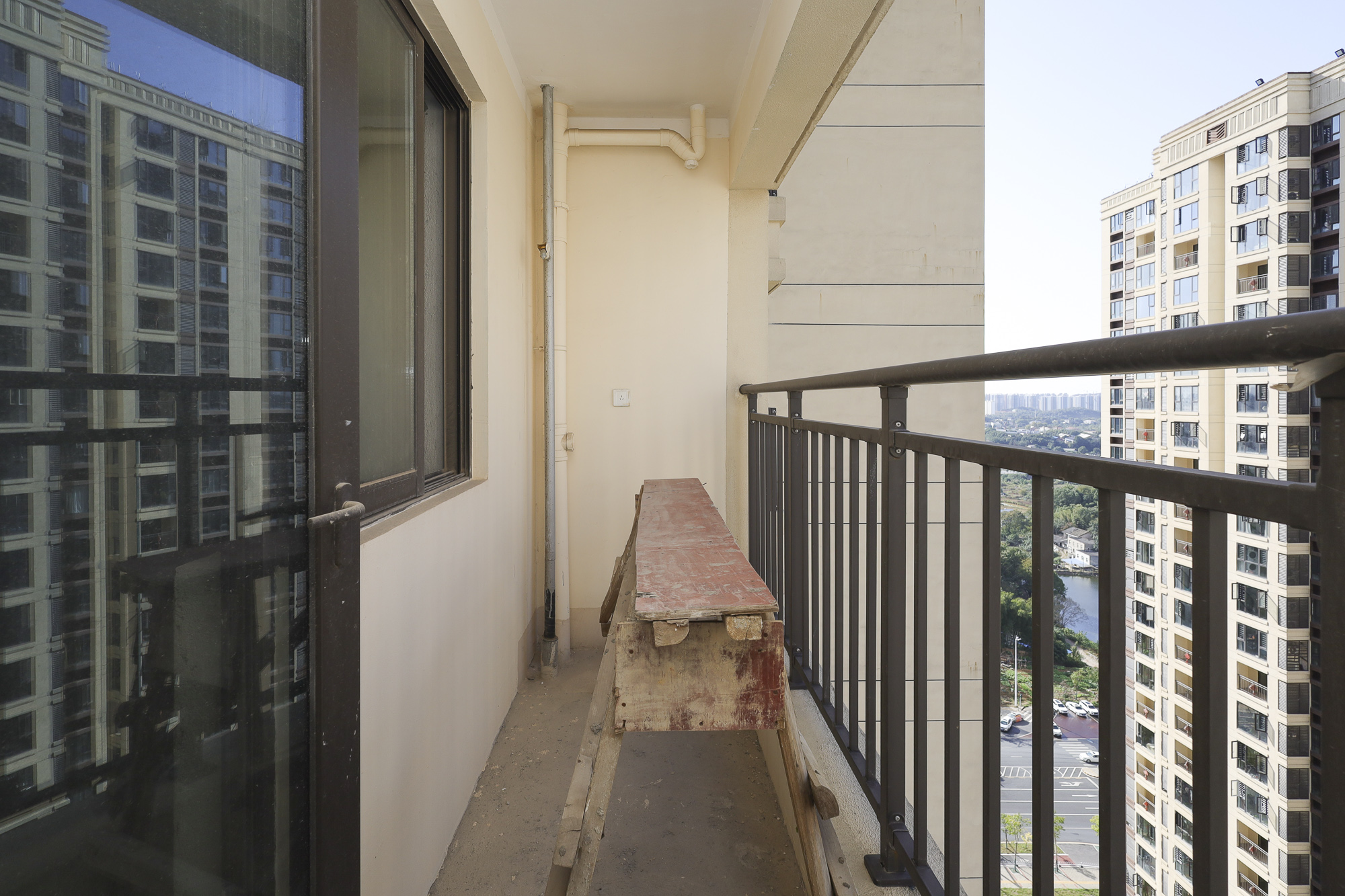 恒基旭辉湖山赋  4室2厅2卫    99.0万阳台