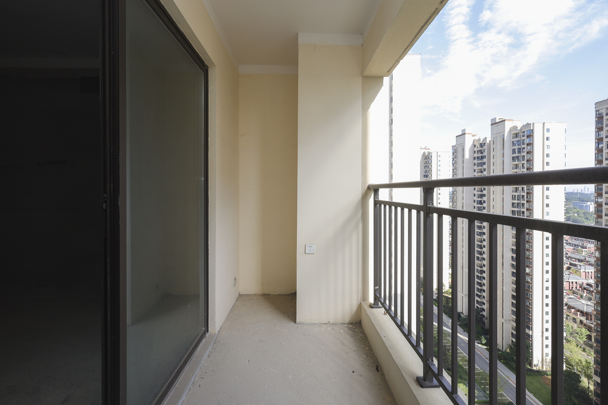 恒基旭辉湖山赋  4室2厅2卫    99.0万阳台