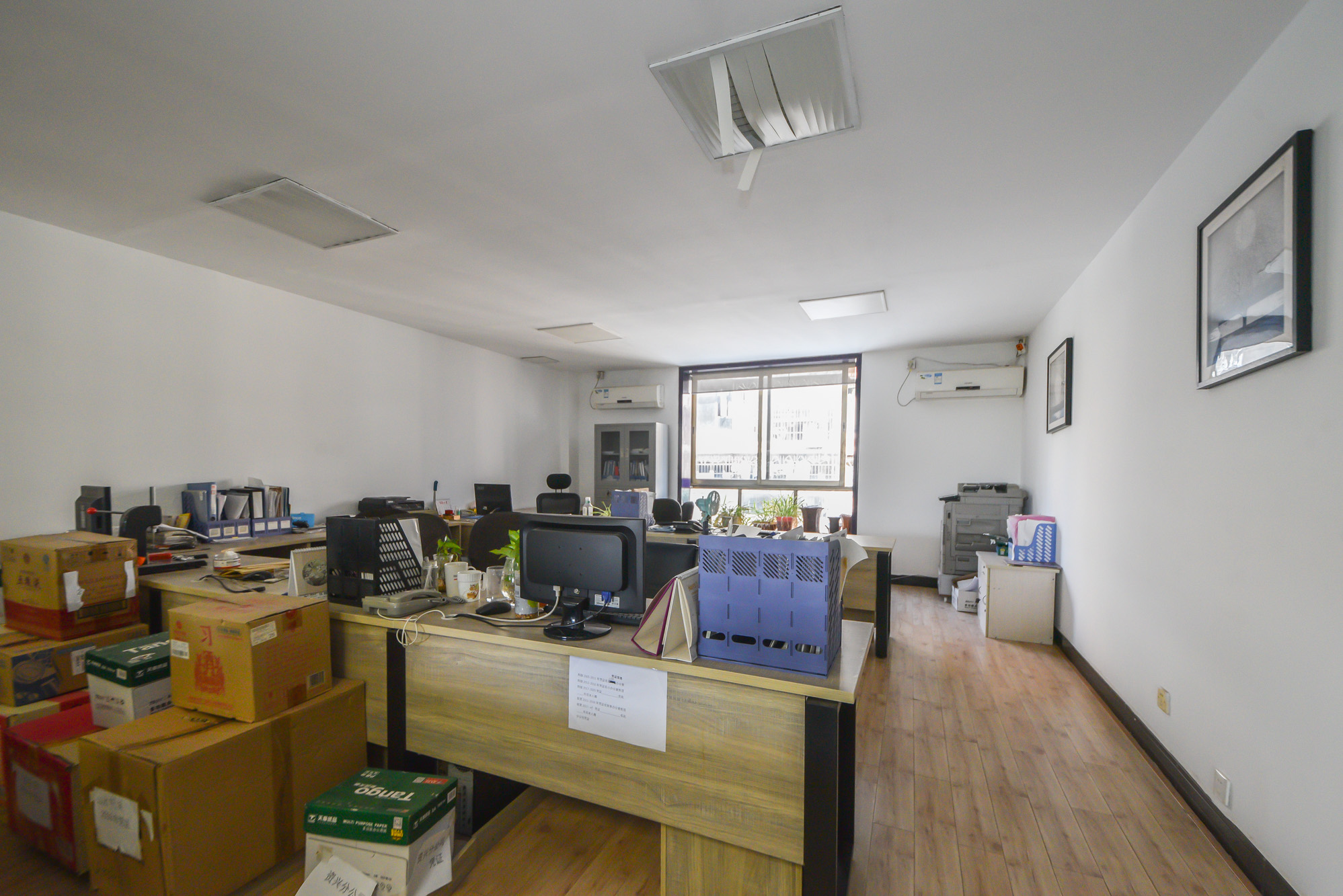 梓园花苑  9室2厅4卫    325.5万 梓园花苑  9室2厅4卫    325.5万客厅