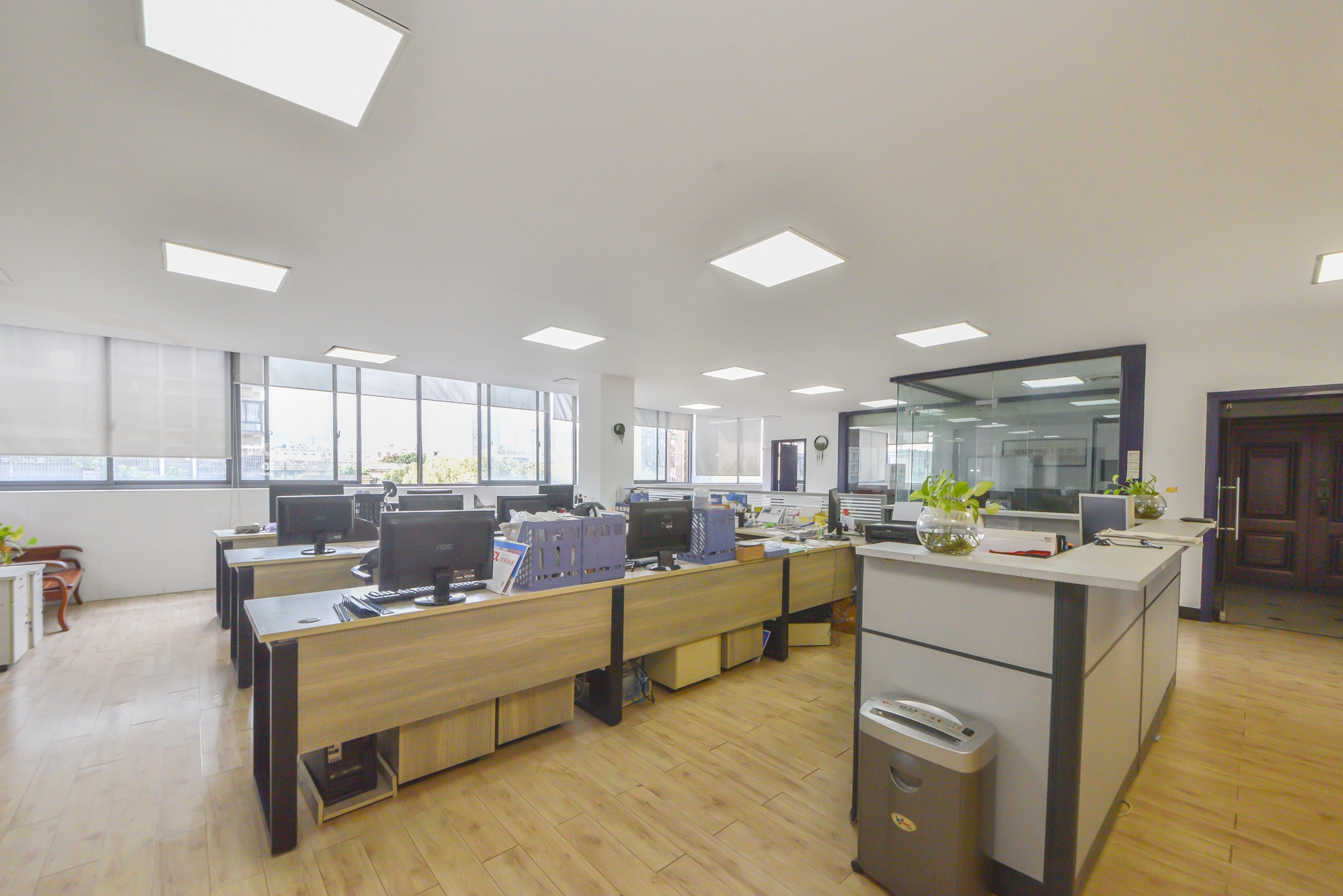 梓园花苑  9室2厅4卫    325.5万 梓园花苑  9室2厅4卫    325.5万客厅