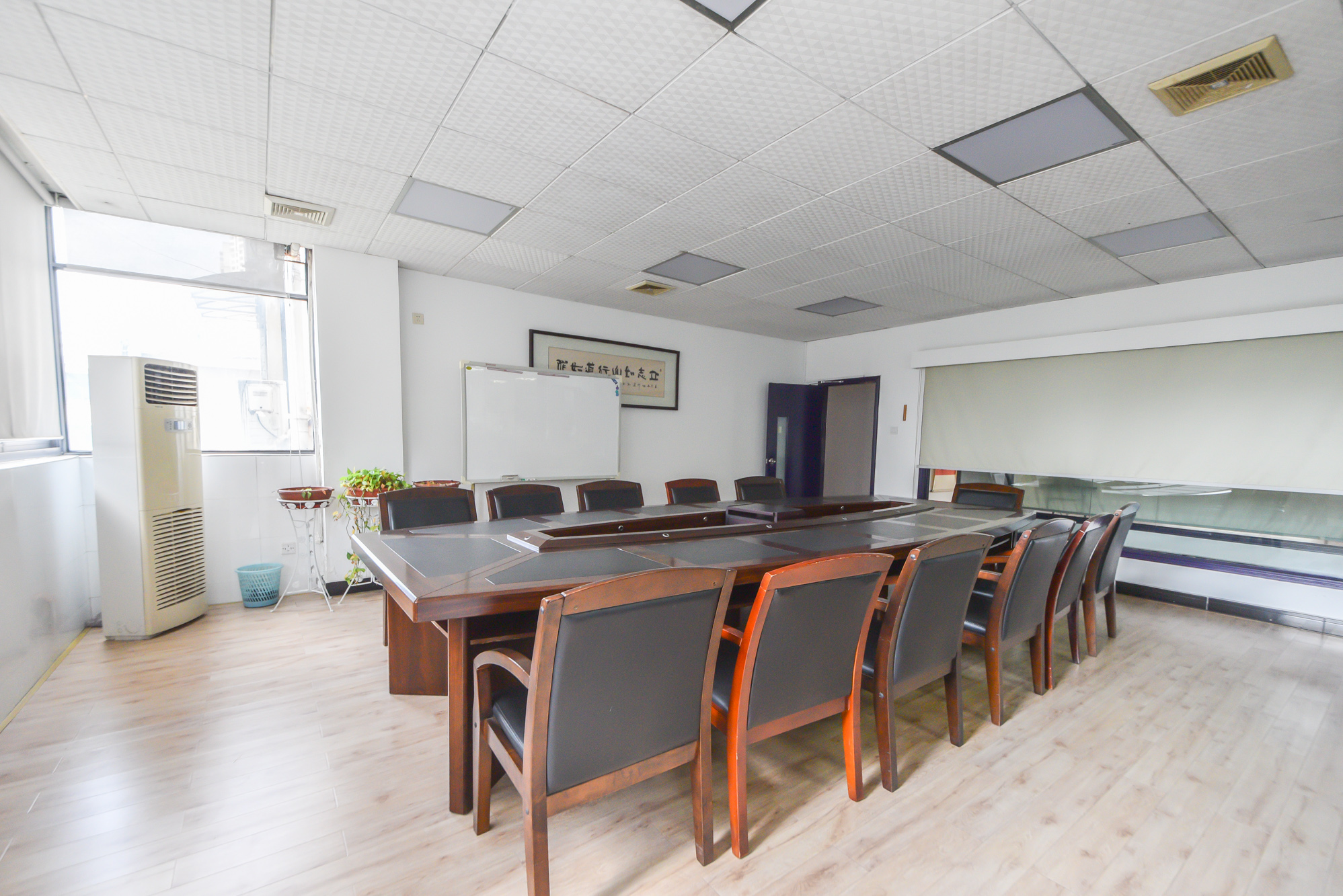 梓园花苑  9室2厅4卫    325.5万 梓园花苑  9室2厅4卫    325.5万卧室