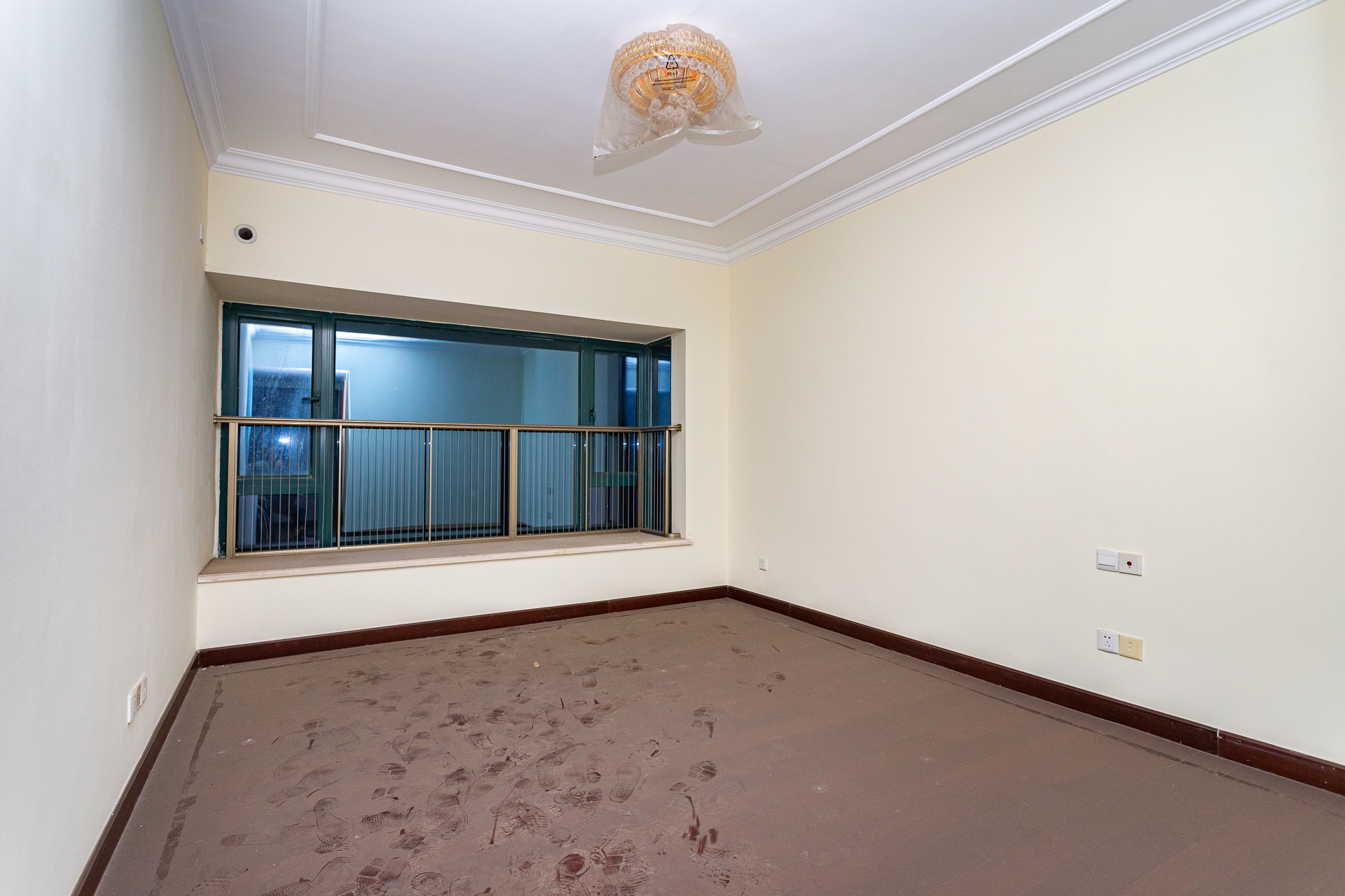 恒大名都 3室2厅2卫 81.0万 恒大名都 3室2厅2卫 81.0万卧室