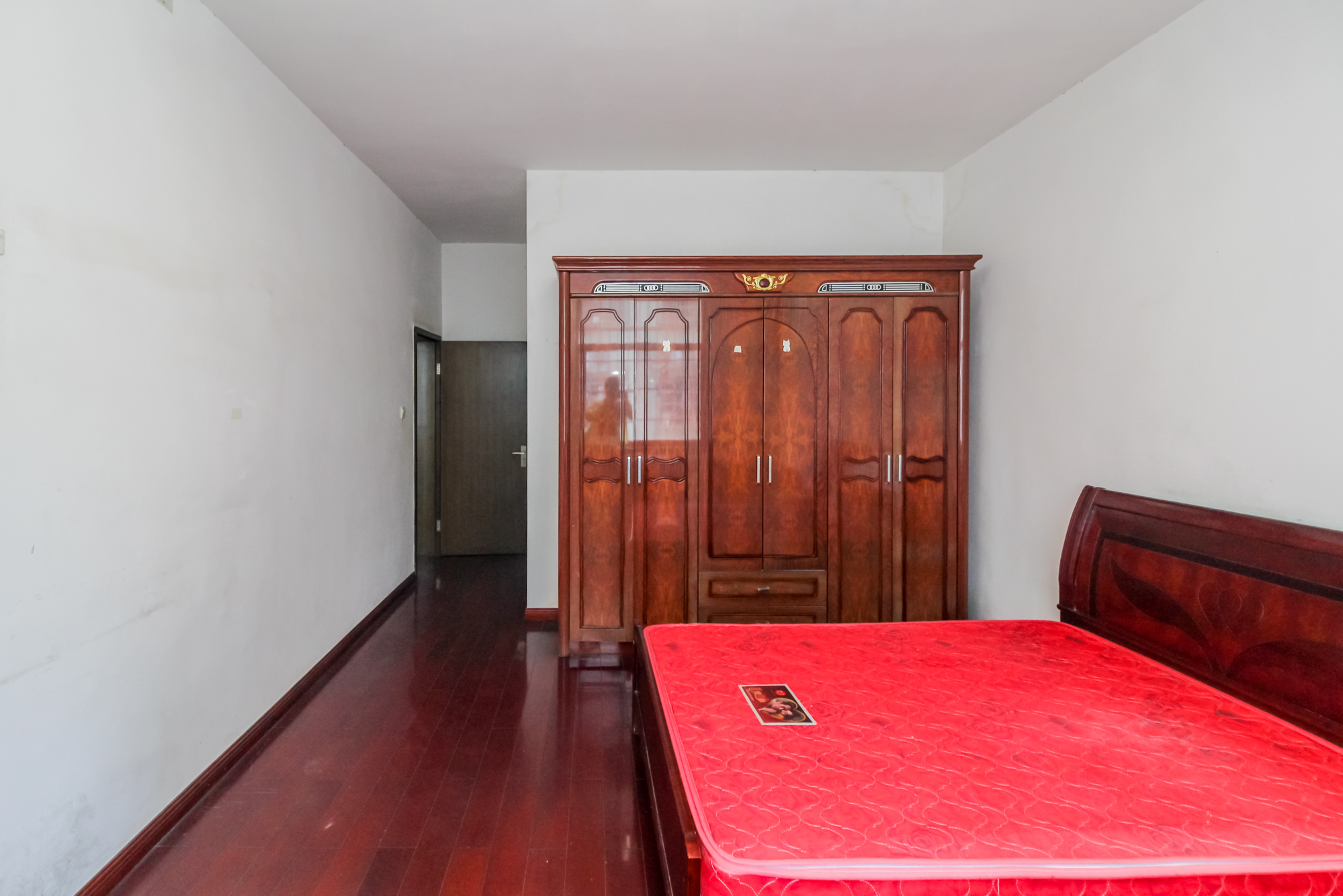 泉塘小区  4室2厅2卫    340.0万 泉塘小区  4室2厅2卫    340.0万卧室