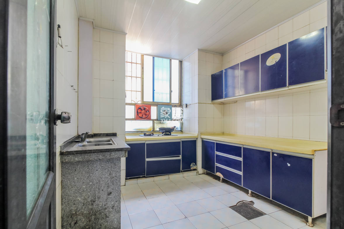 泉塘小区  3室3厅1卫    340.0万 泉塘小区  3室3厅1卫    340.0万厨房