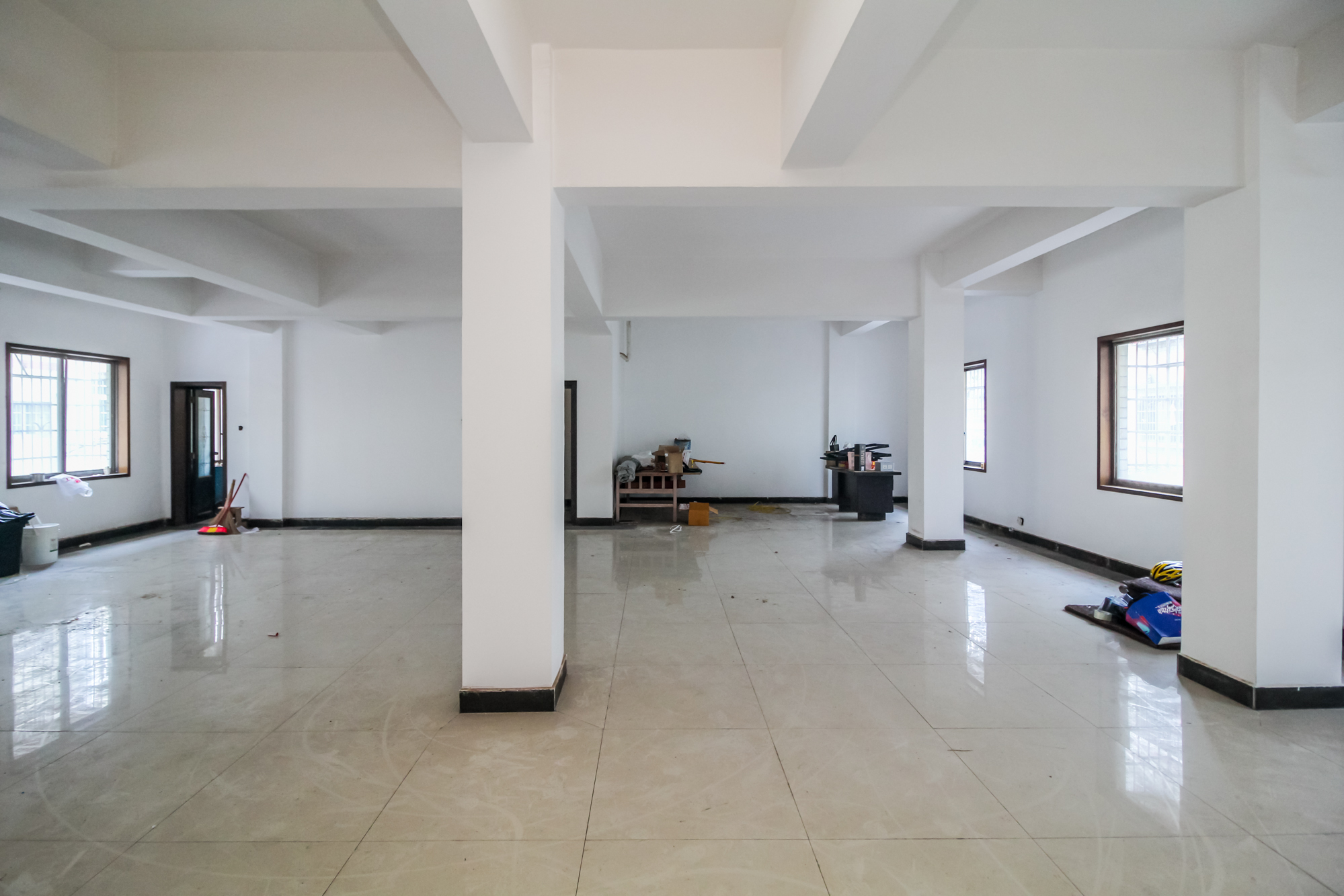 泉塘小区  3室3厅1卫    325.0万 泉塘小区  3室3厅1卫    325.0万客厅