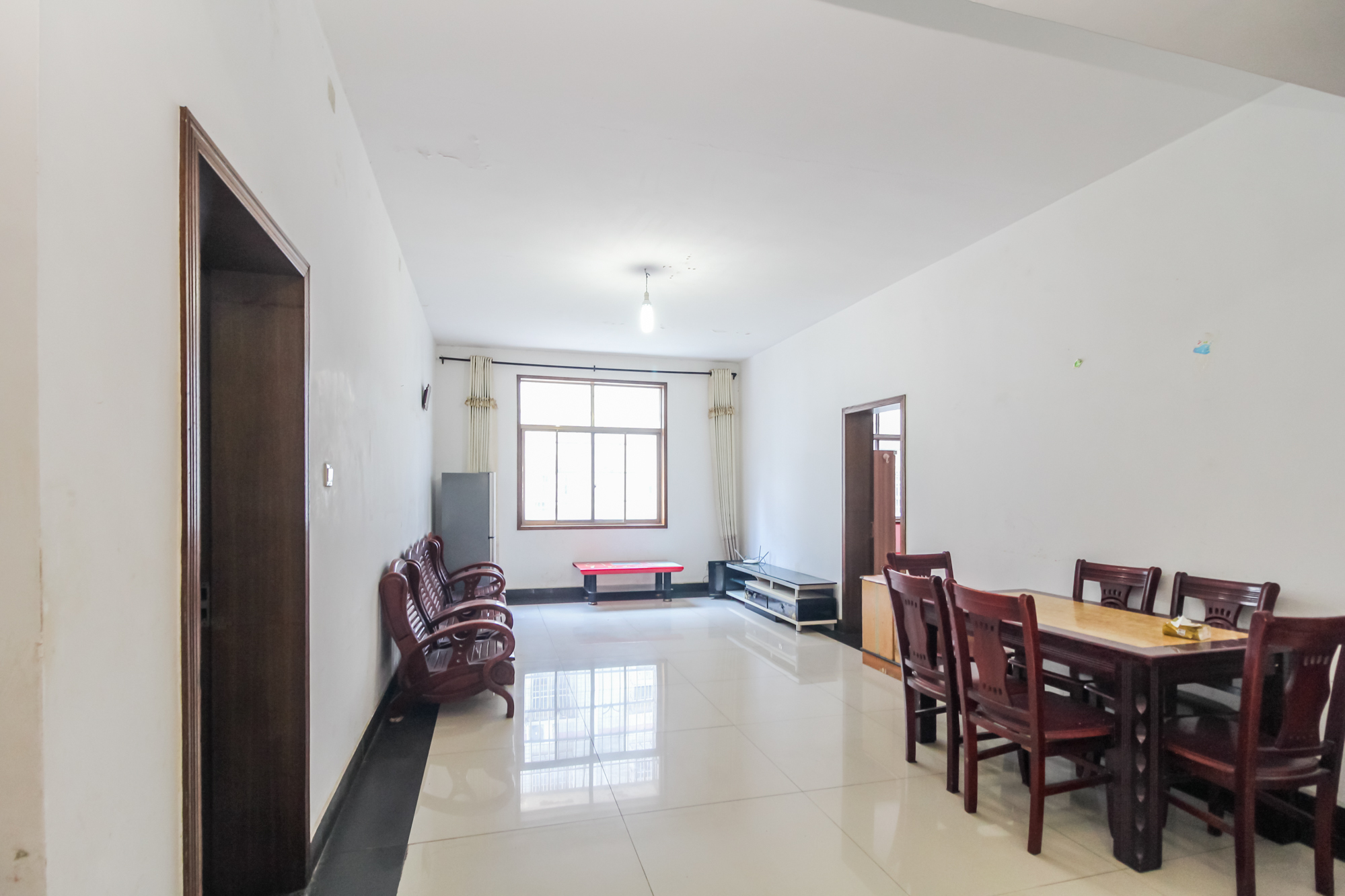 泉塘小区  3室3厅1卫    325.0万 泉塘小区  3室3厅1卫    325.0万客厅