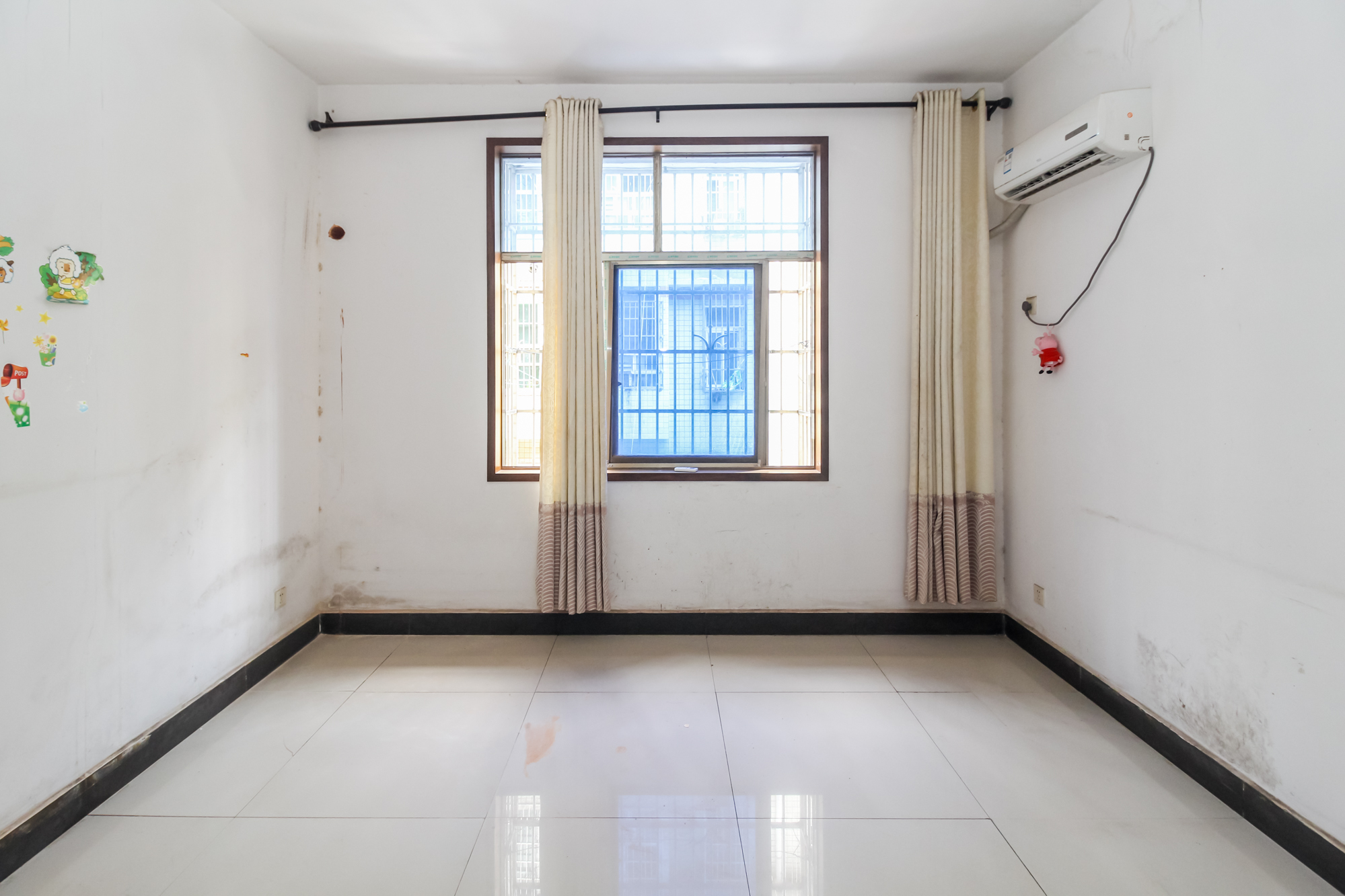 泉塘小区  3室3厅1卫    325.0万 泉塘小区  3室3厅1卫    325.0万卧室