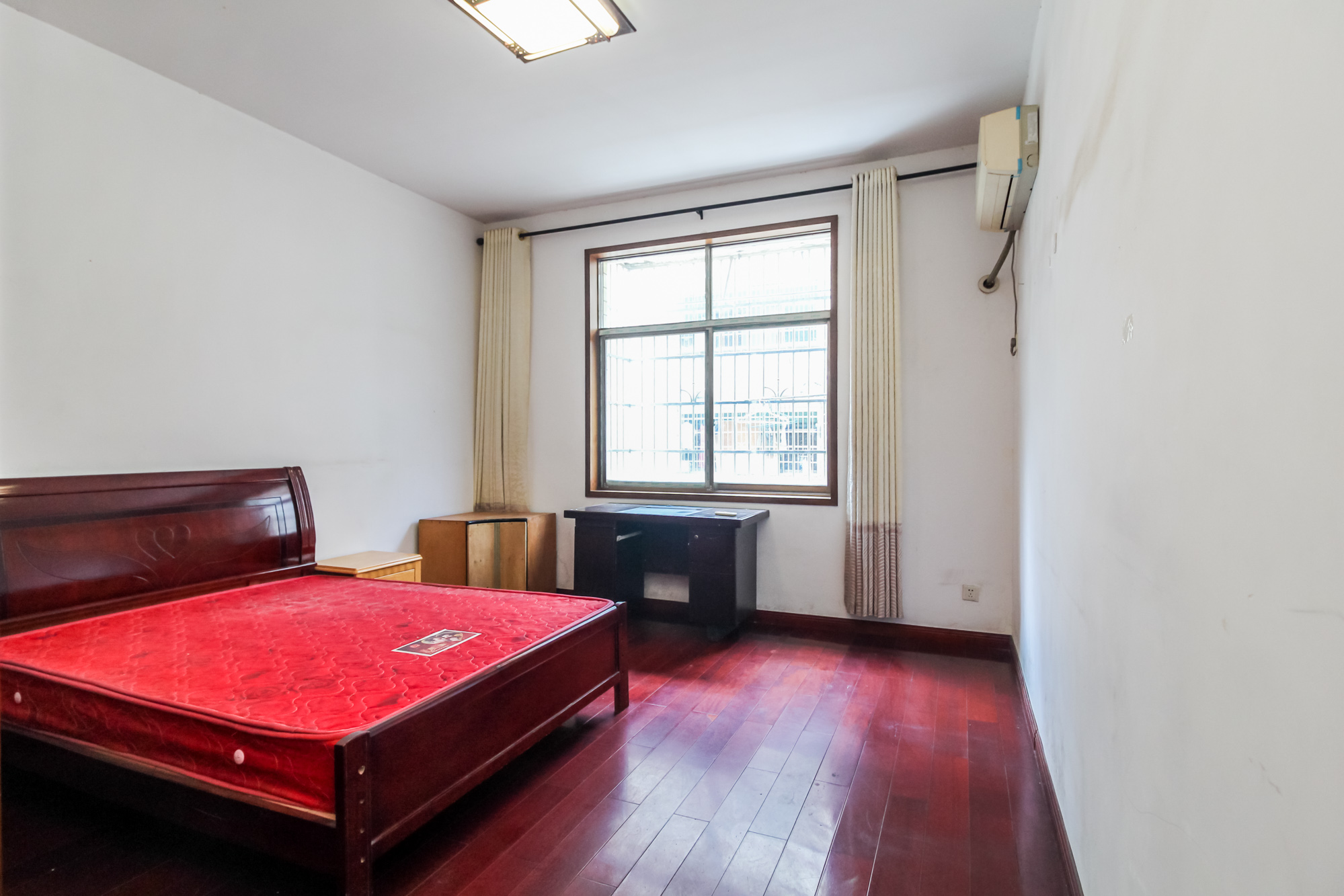 泉塘小区  3室3厅1卫    325.0万 泉塘小区  3室3厅1卫    325.0万卧室