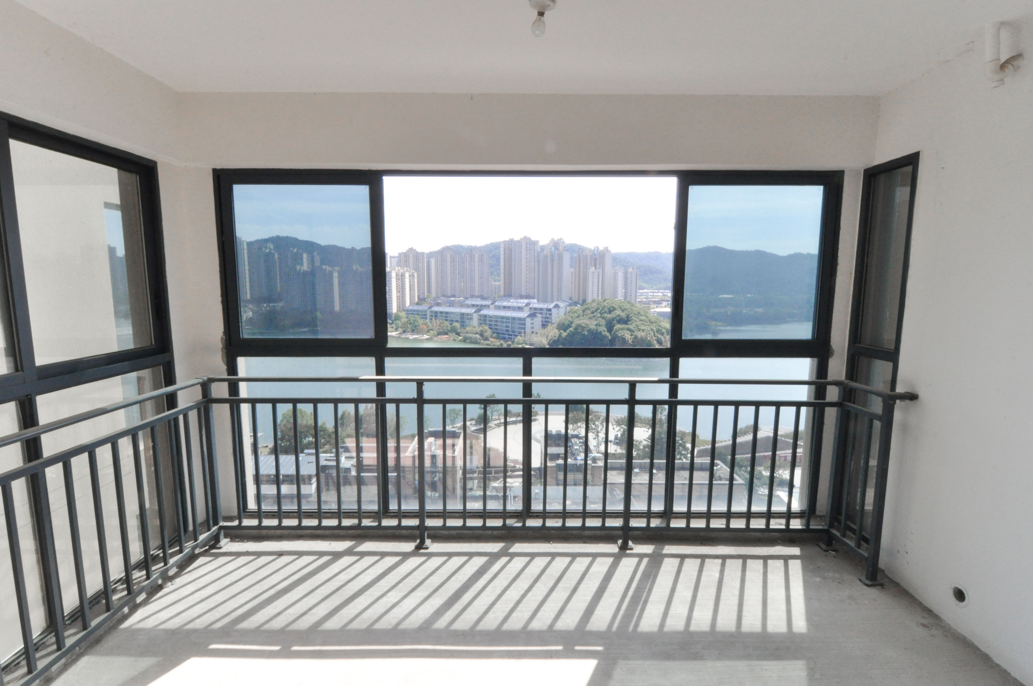 中建梅溪湖中心  4室2厅3卫   330.00万其他
