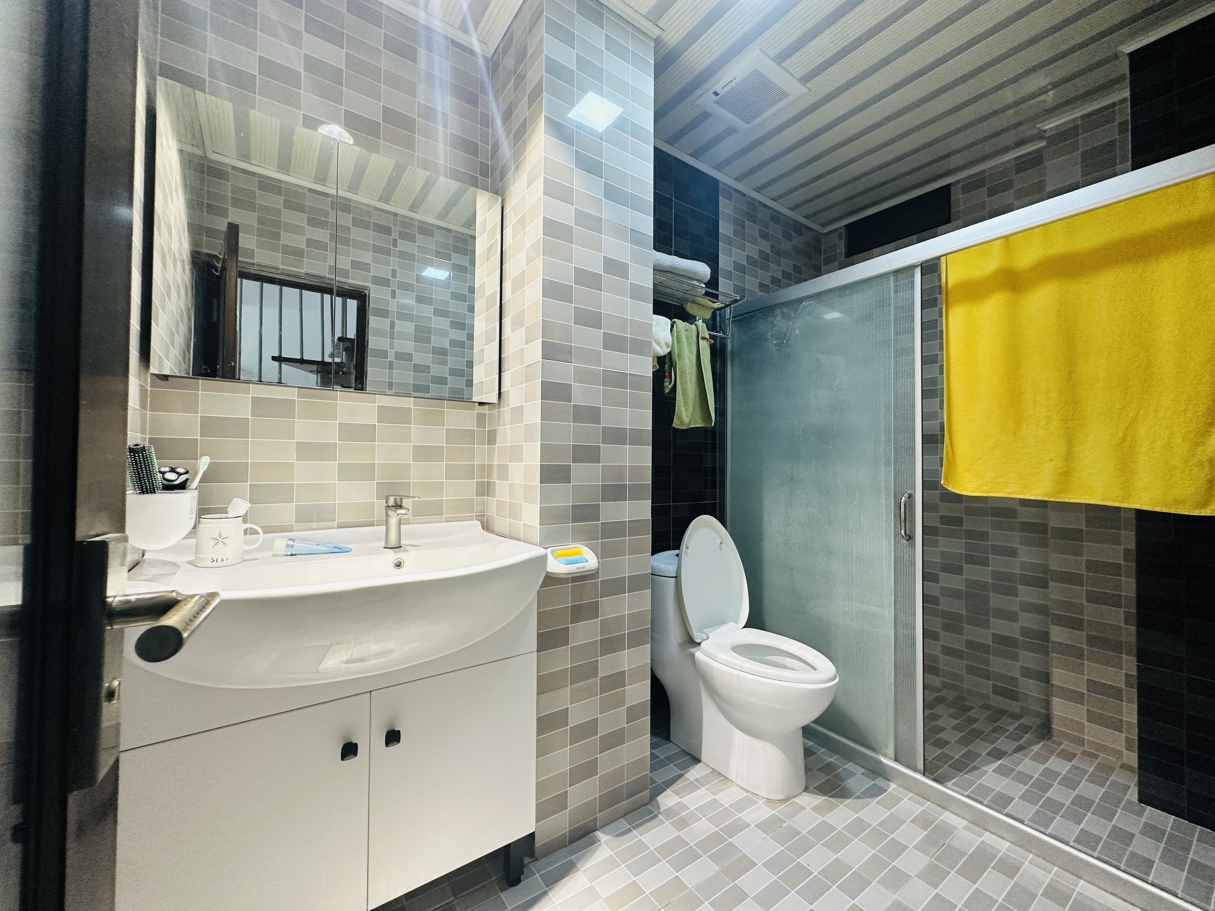 铭盛檀香洲  3室2厅2卫    136.0万 铭盛檀香洲  3室2厅2卫    136.0万卫生间