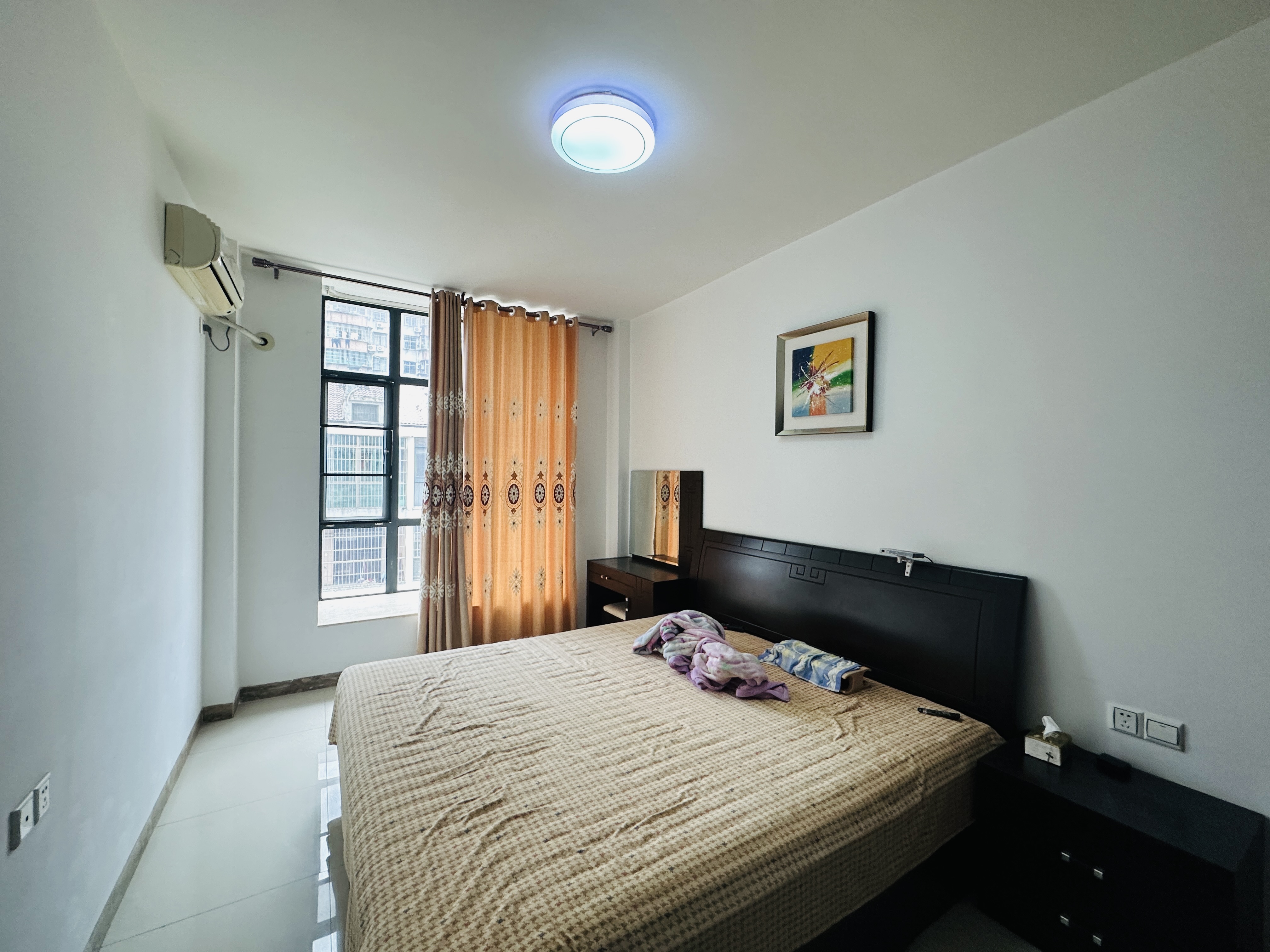 铭盛檀香洲  3室2厅2卫    136.0万 铭盛檀香洲  3室2厅2卫    136.0万卧室