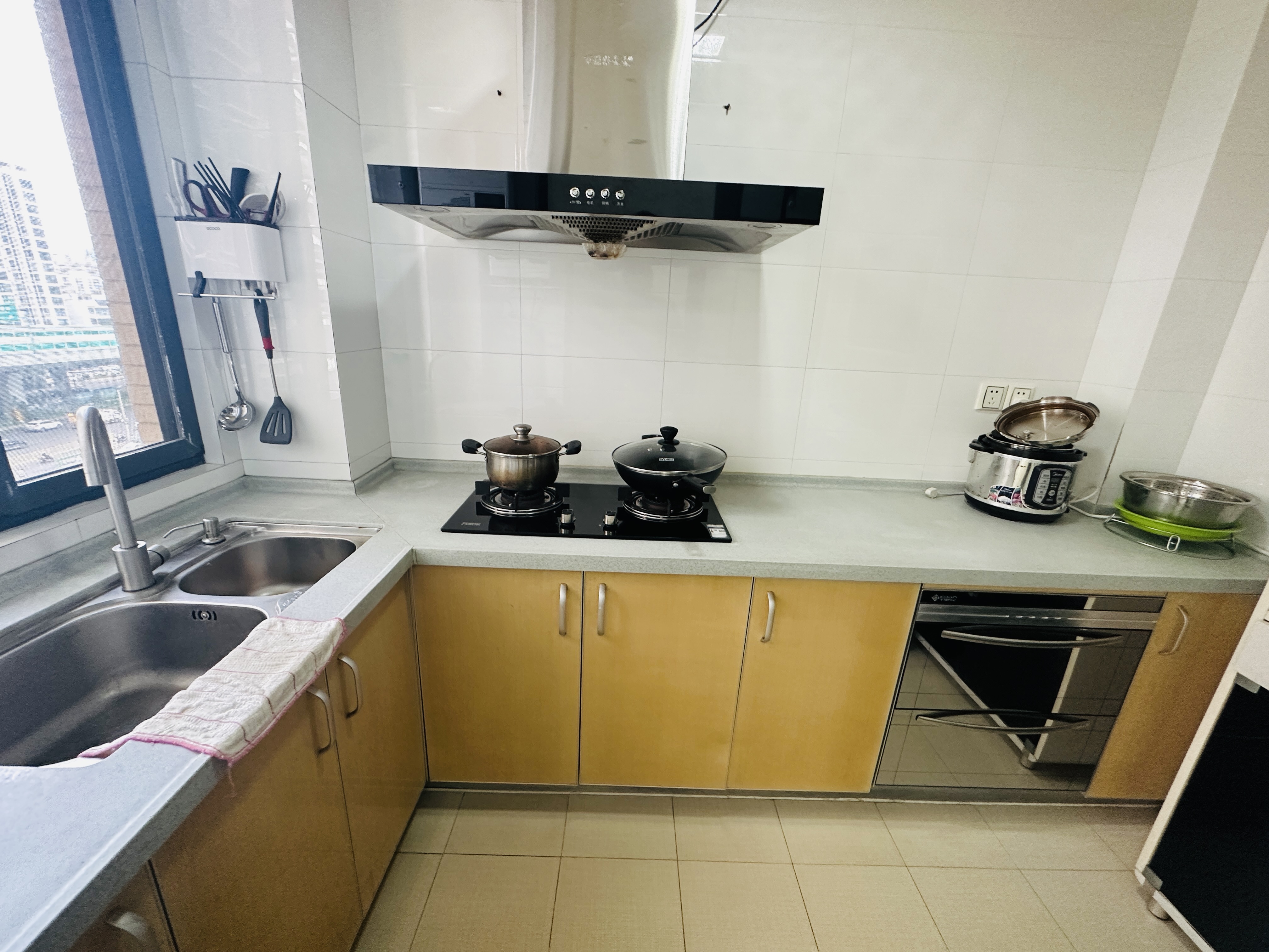 铭盛檀香洲  3室2厅2卫    136.0万 铭盛檀香洲  3室2厅2卫    136.0万厨房