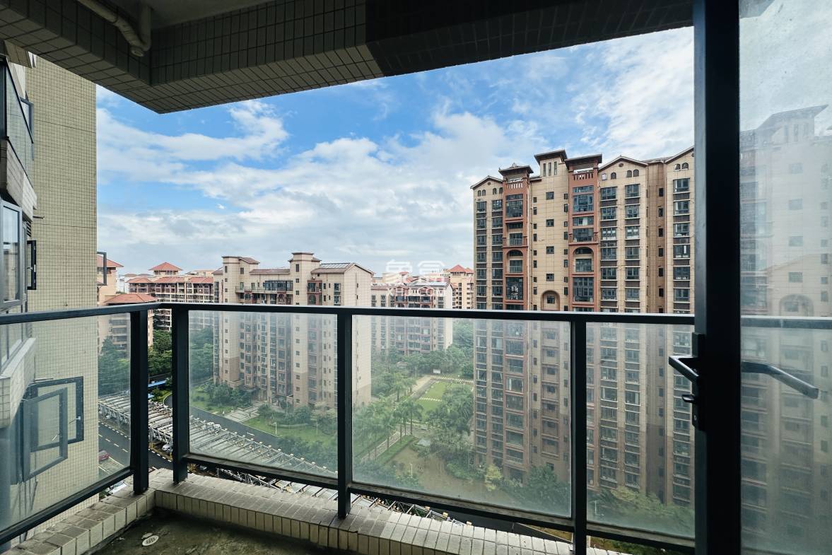 芒果社  3室2厅2卫    315.0万 芒果社  3室2厅2卫    315.0万阳台