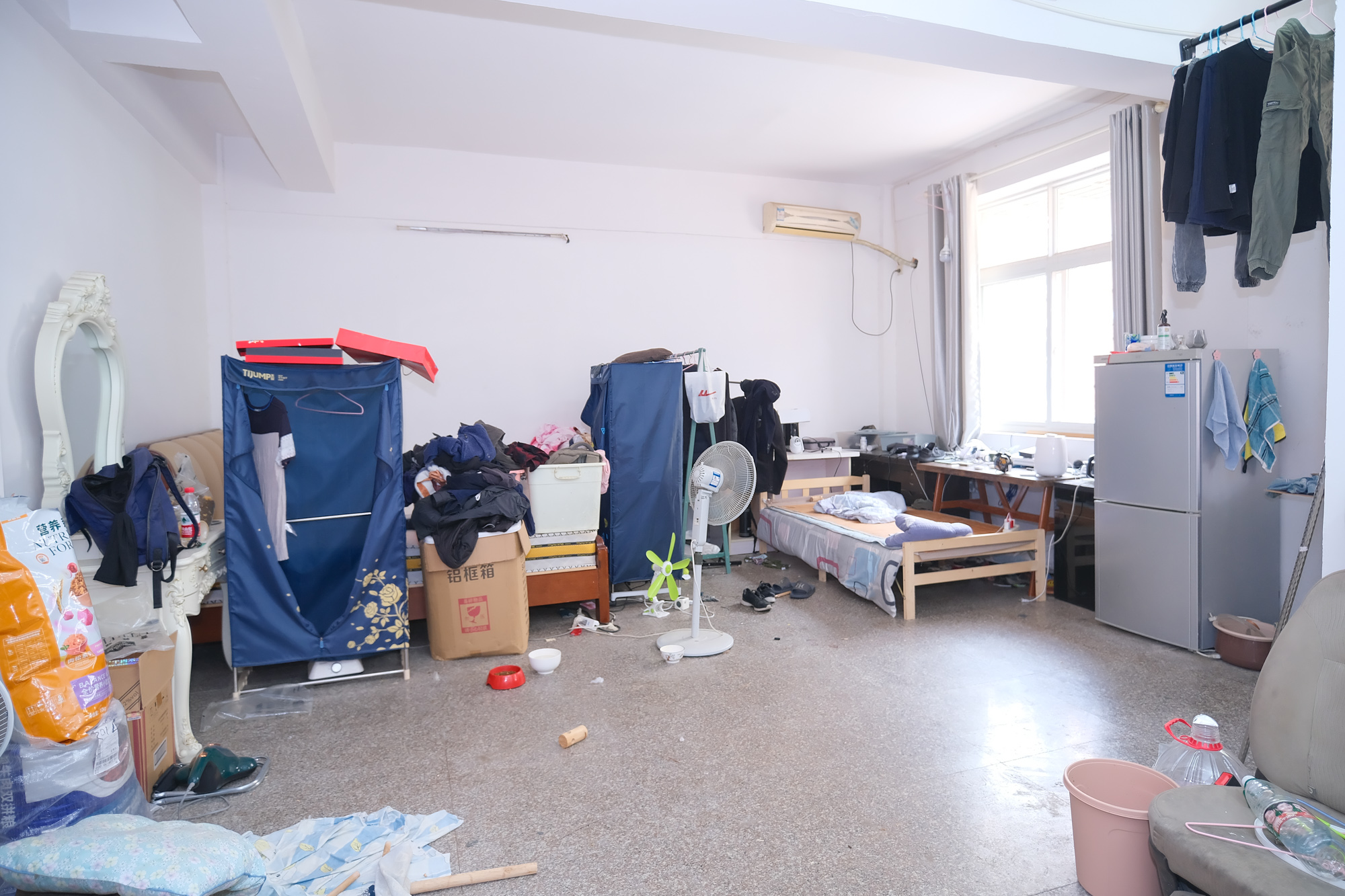 金鹰机电大市场 1室1厅1卫 19.8万 金鹰机电大市场 1室1厅1卫 19.8万客厅