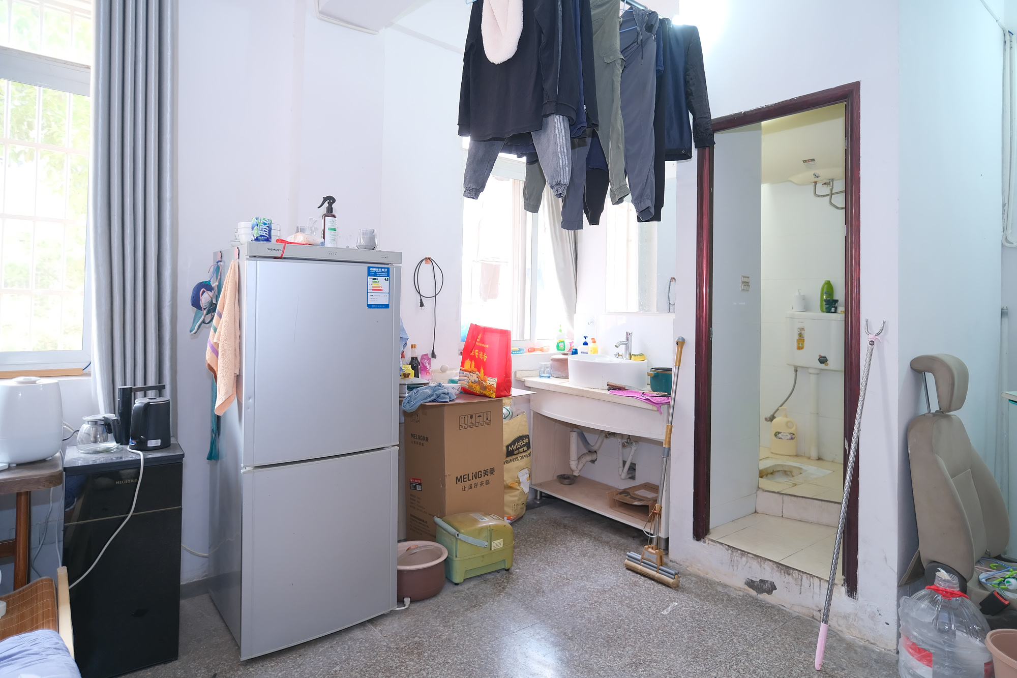 金鹰机电大市场 1室1厅1卫 19.8万 金鹰机电大市场 1室1厅1卫 19.8万厨房