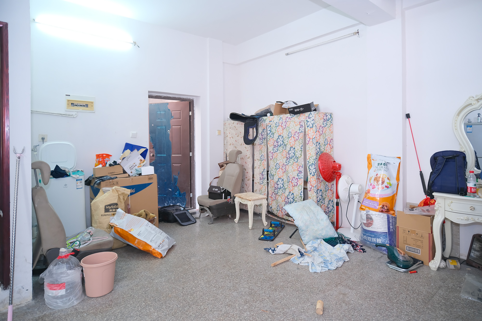 金鹰机电大市场 1室1厅1卫 19.8万 金鹰机电大市场 1室1厅1卫 19.8万客厅