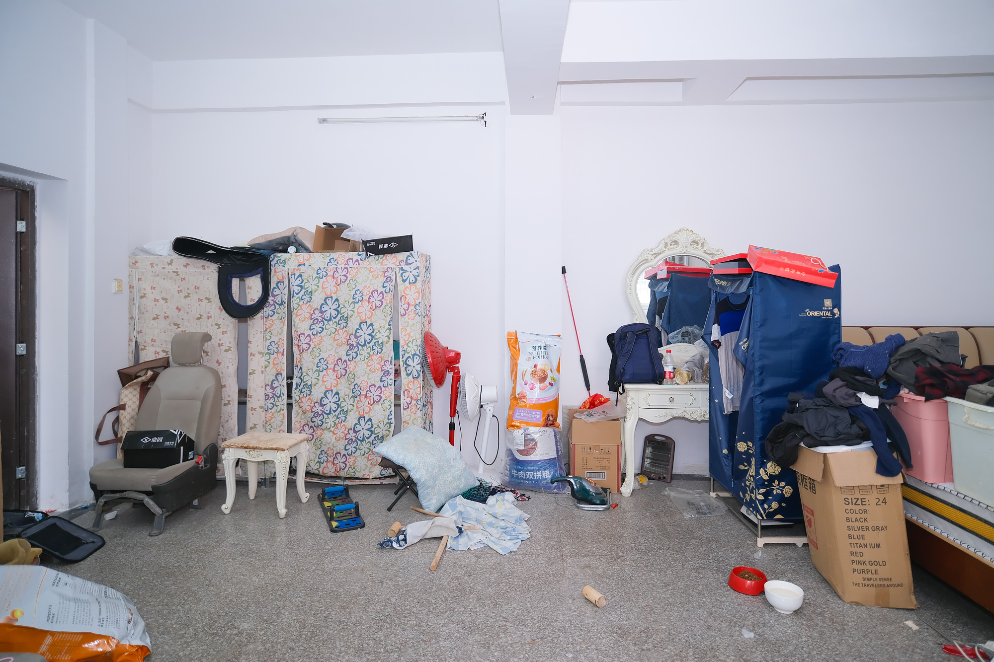 金鹰机电大市场 1室1厅1卫 19.8万 金鹰机电大市场 1室1厅1卫 19.8万客厅