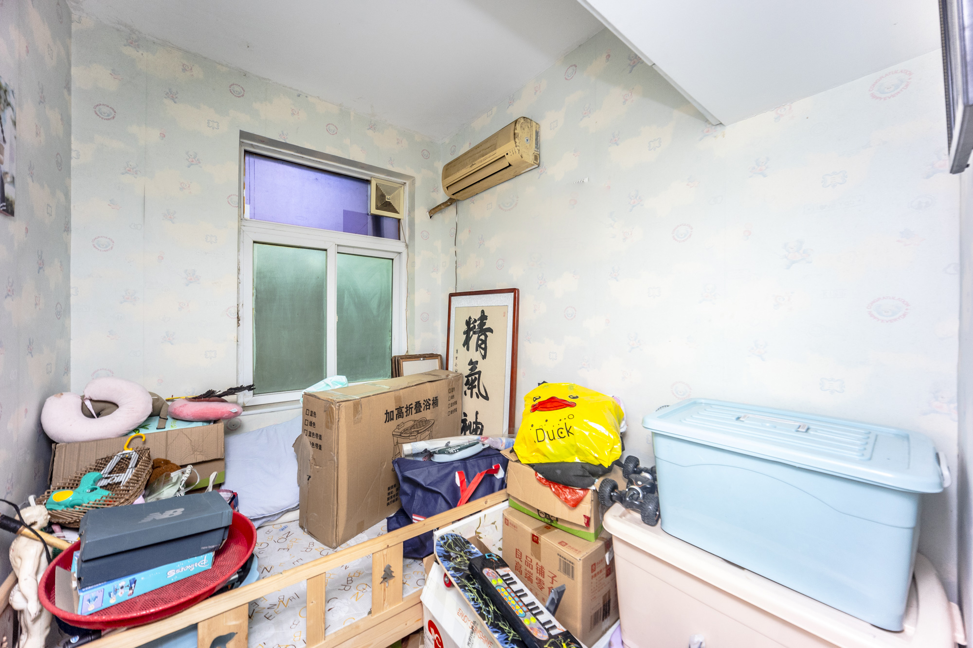 创远景园  4室2厅2卫   220.00万卧室