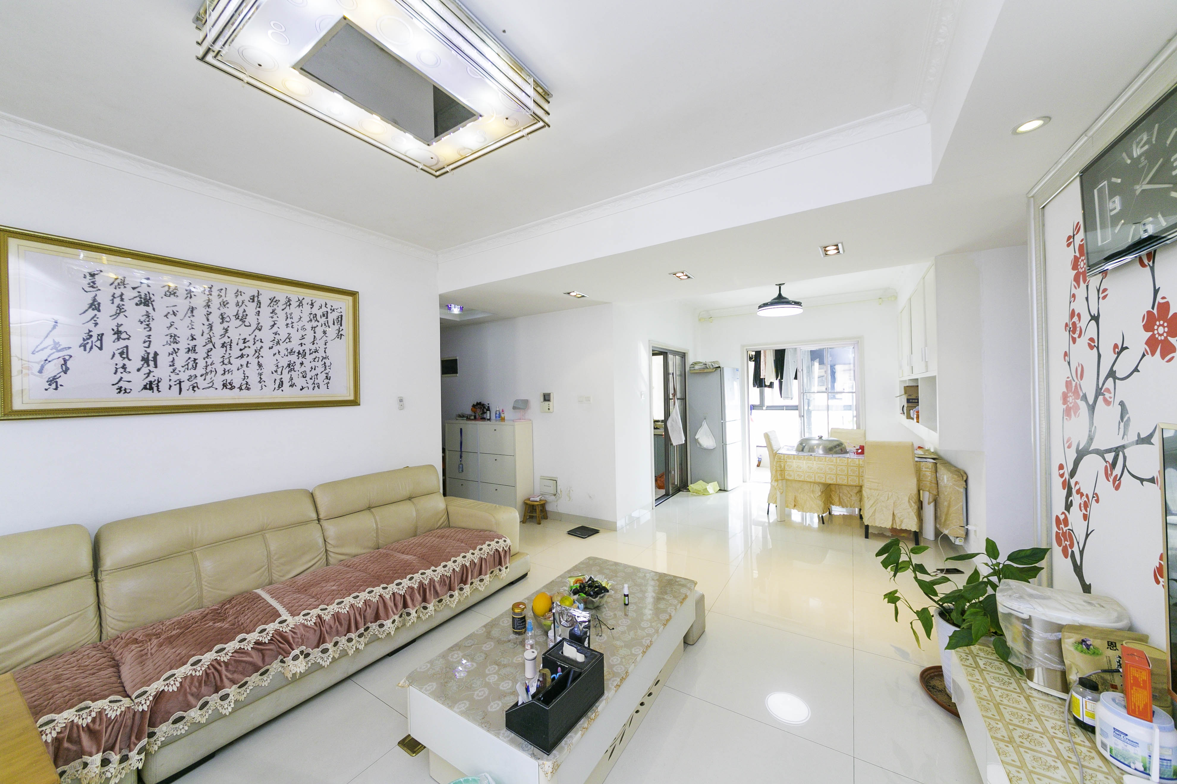 上海城小区  4室2厅2卫   125.00万客厅