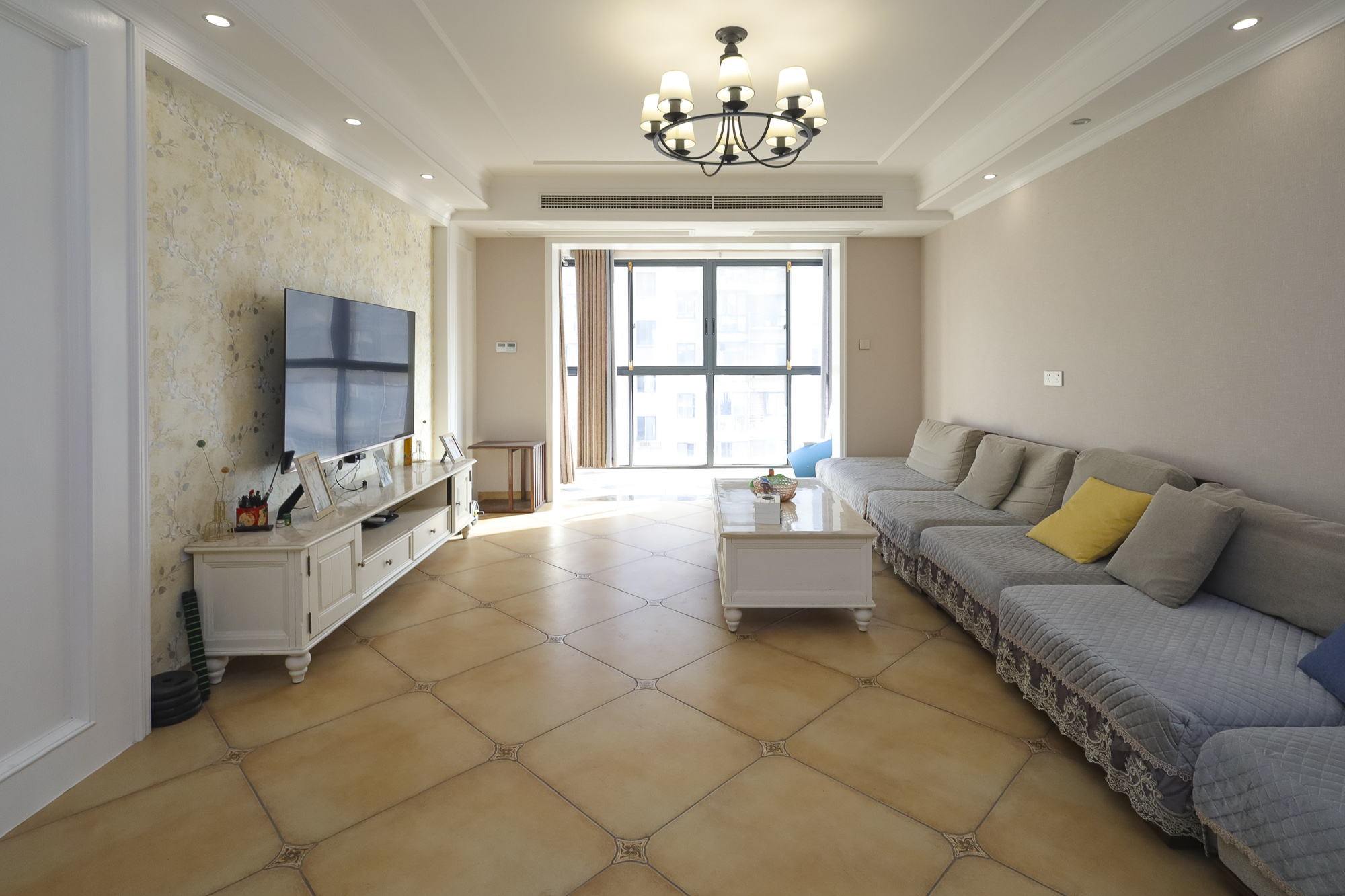 山语城一期  3室2厅2卫    118.0万客厅