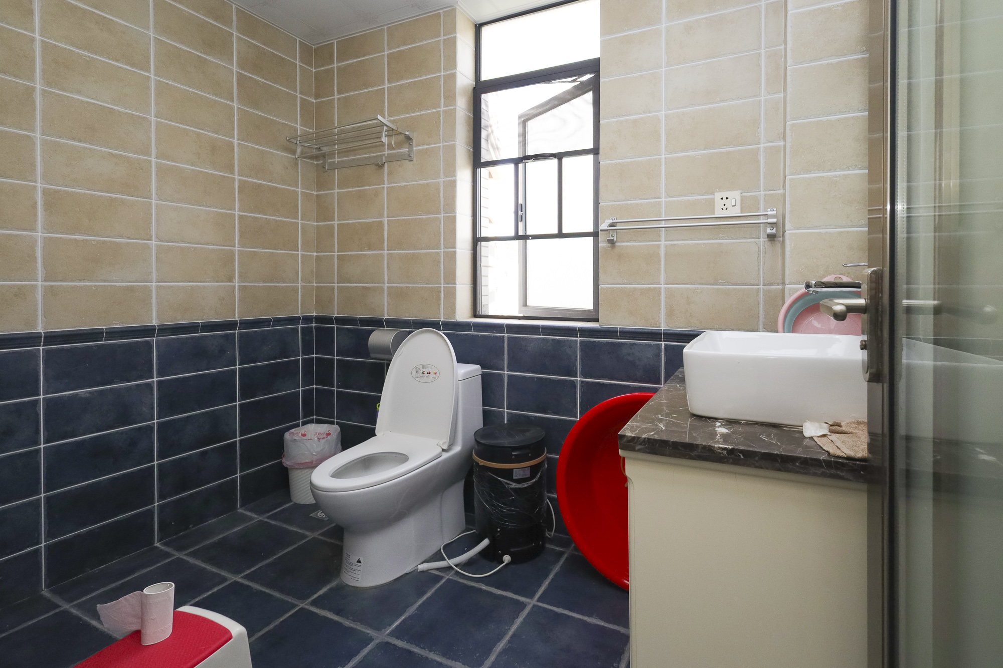 山语城一期  3室2厅2卫    118.0万卫生间