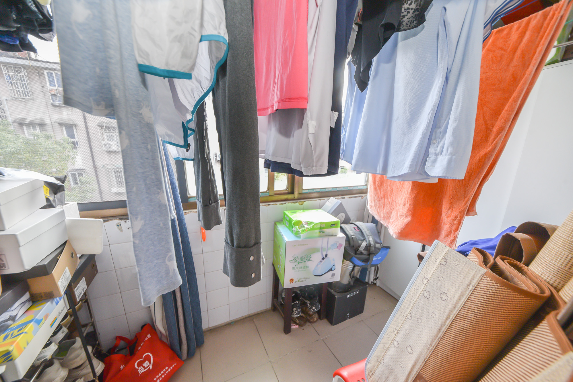 红旗社区  2室1厅1卫   35.00万阳台