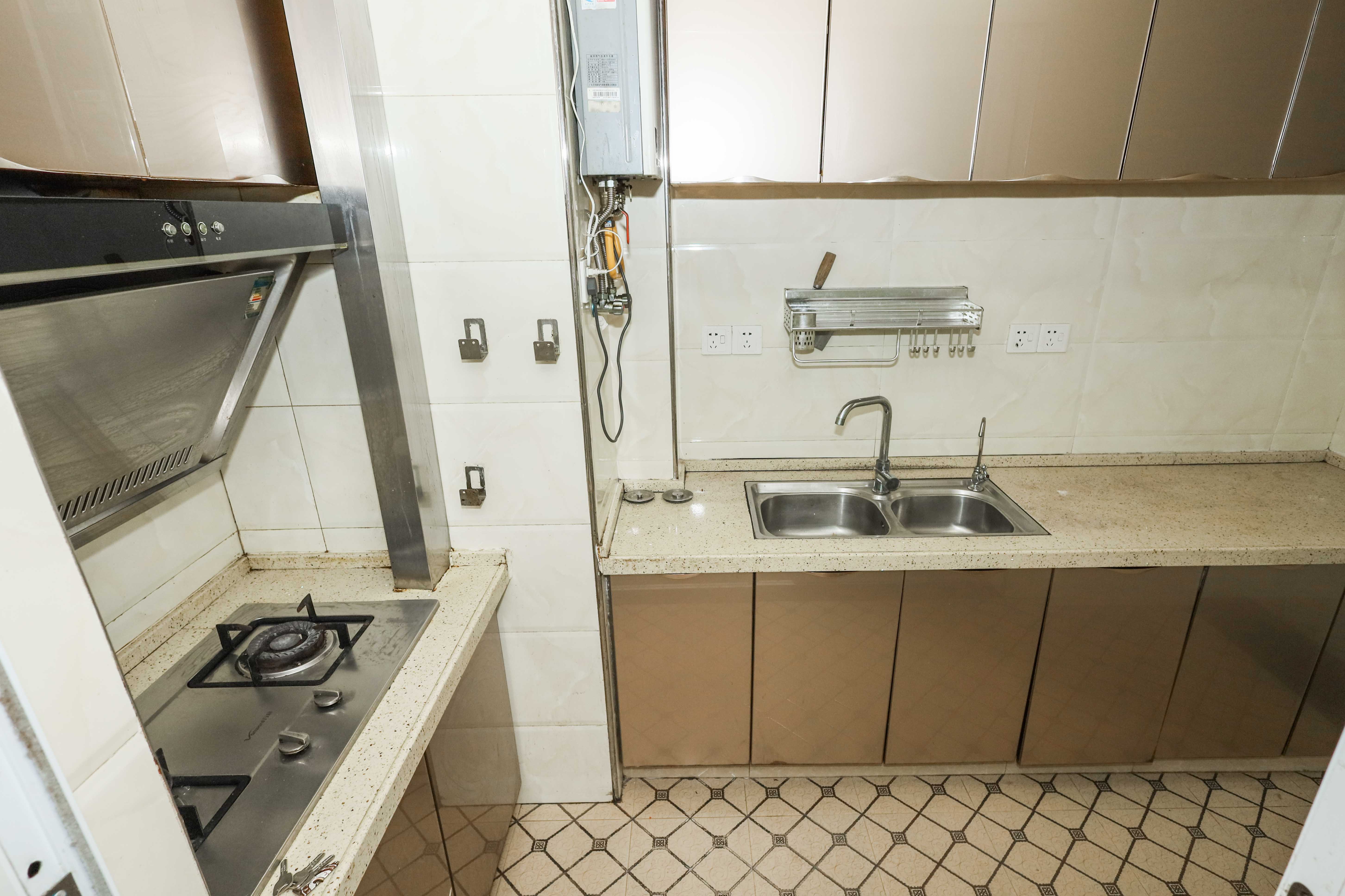 好莱城(弘德西街)  3室2厅1卫    79.0万 好莱城(弘德西街)  3室2厅1卫    79.0万厨房