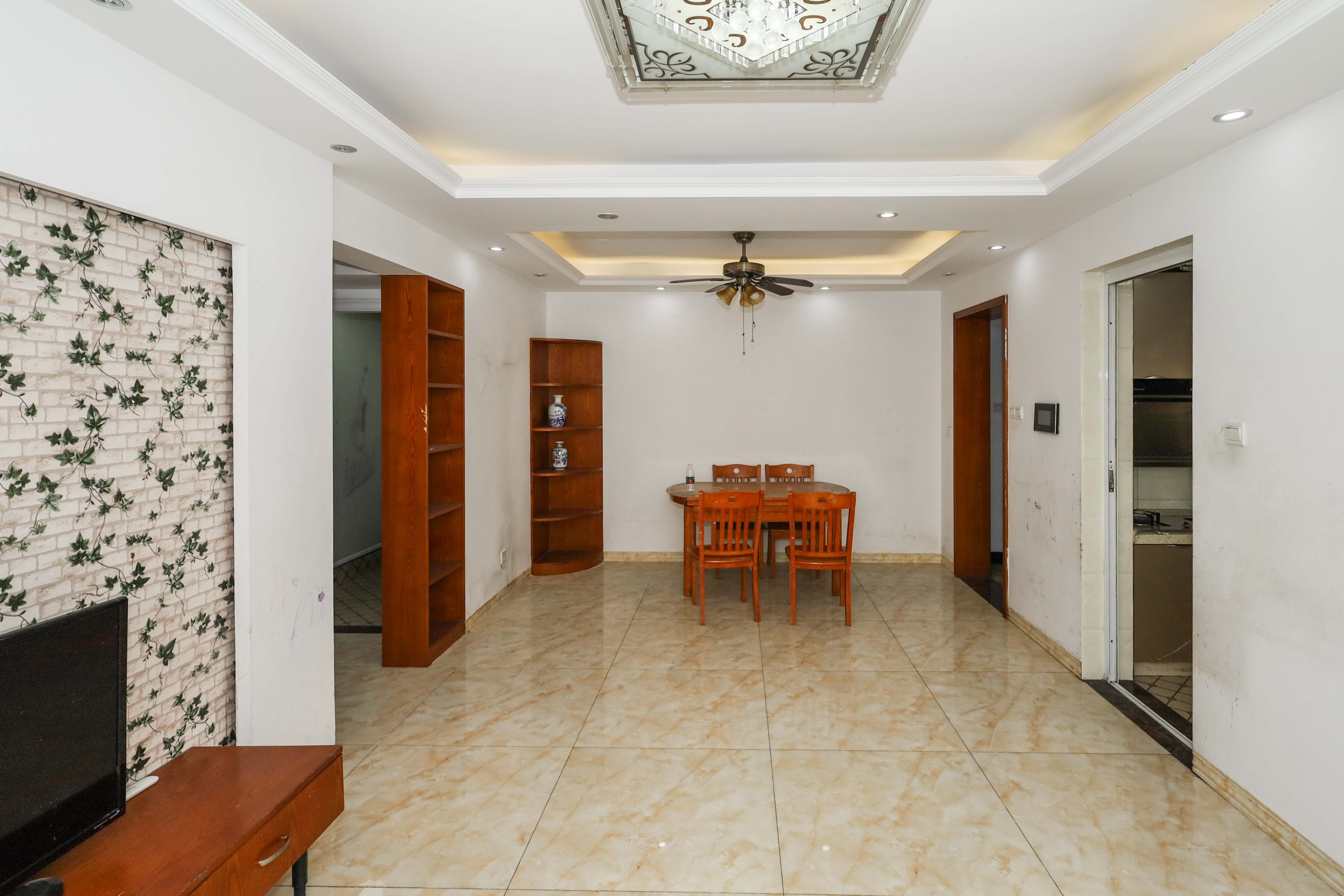 好莱城(弘德西街)  3室2厅1卫    79.0万 好莱城(弘德西街)  3室2厅1卫    79.0万客厅