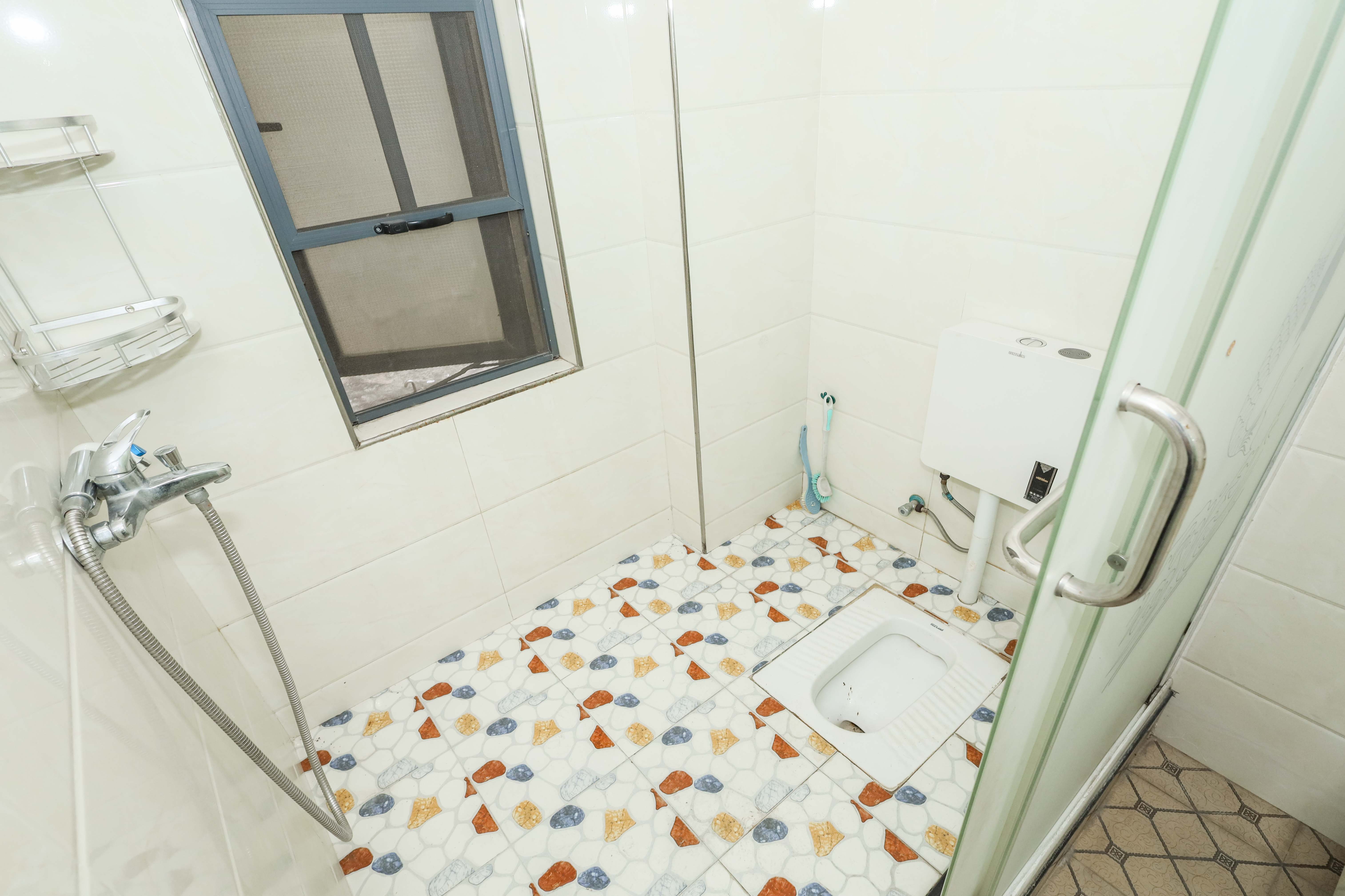 好莱城(弘德西街)  3室2厅1卫    79.0万 好莱城(弘德西街)  3室2厅1卫    79.0万卫生间