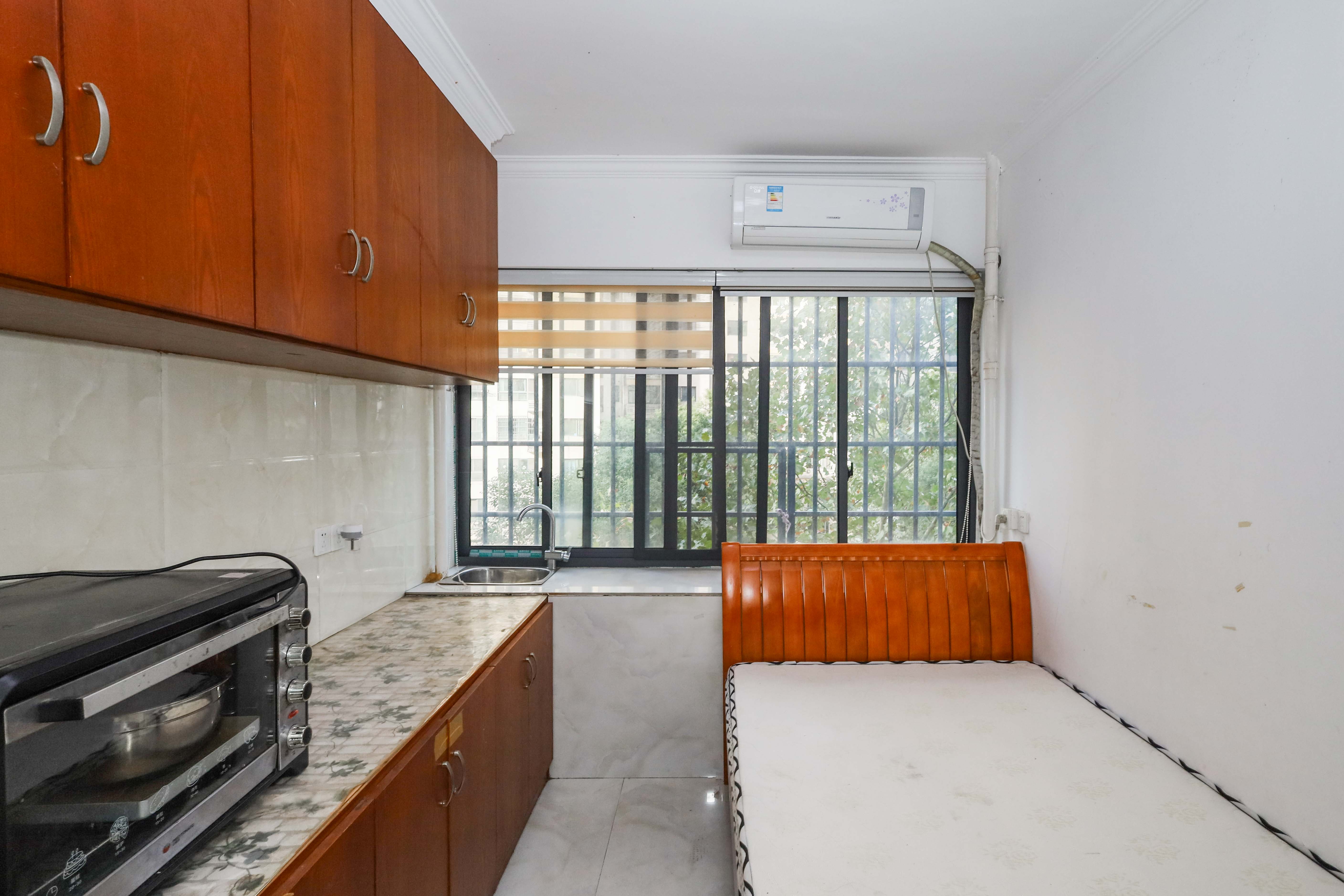 好莱城(弘德西街)  3室2厅1卫    79.0万 好莱城(弘德西街)  3室2厅1卫    79.0万卧室