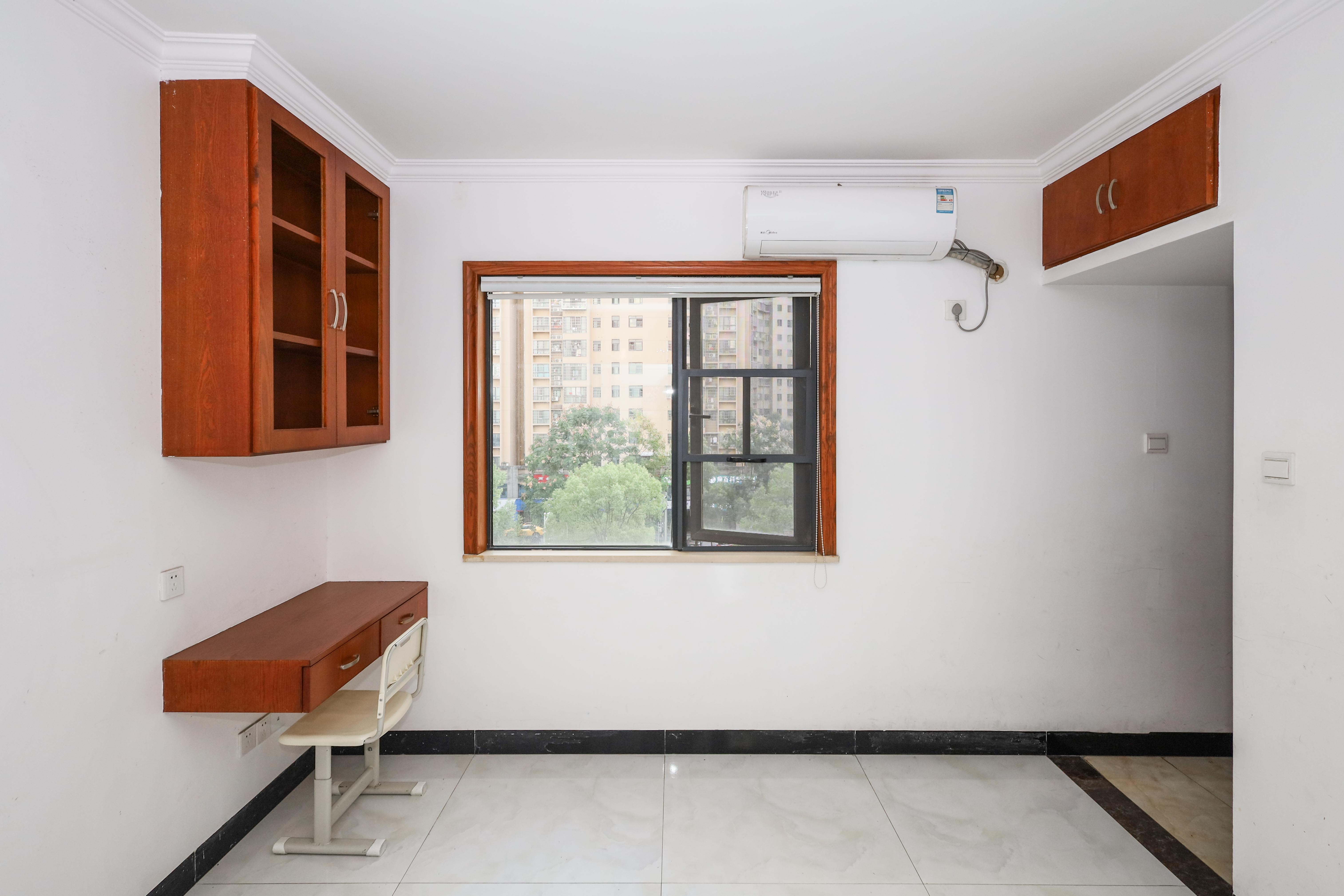 好莱城(弘德西街)  3室2厅1卫    79.0万 好莱城(弘德西街)  3室2厅1卫    79.0万卧室