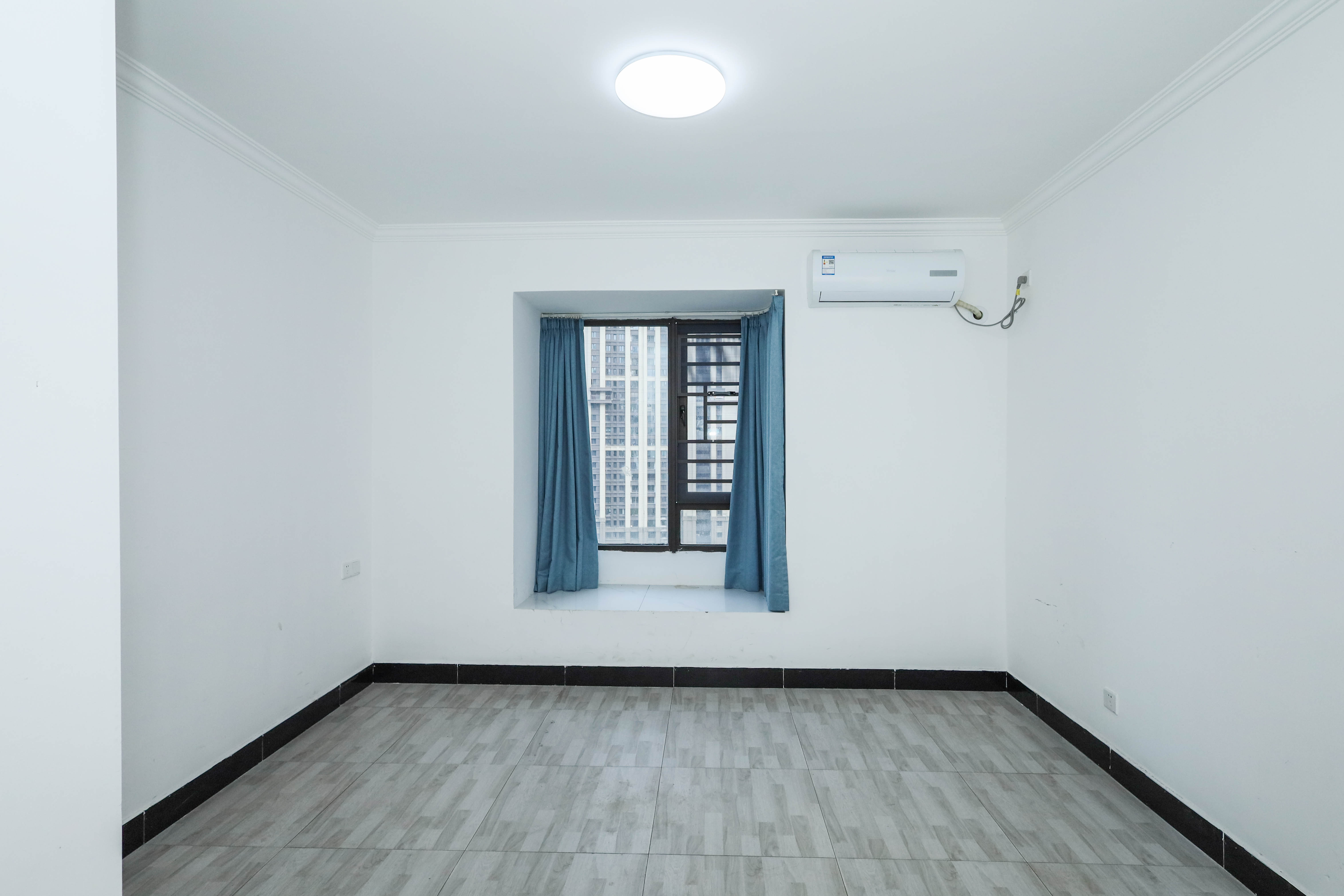 中国铁建梅溪青秀三期  4室2厅2卫   203.80万卧室